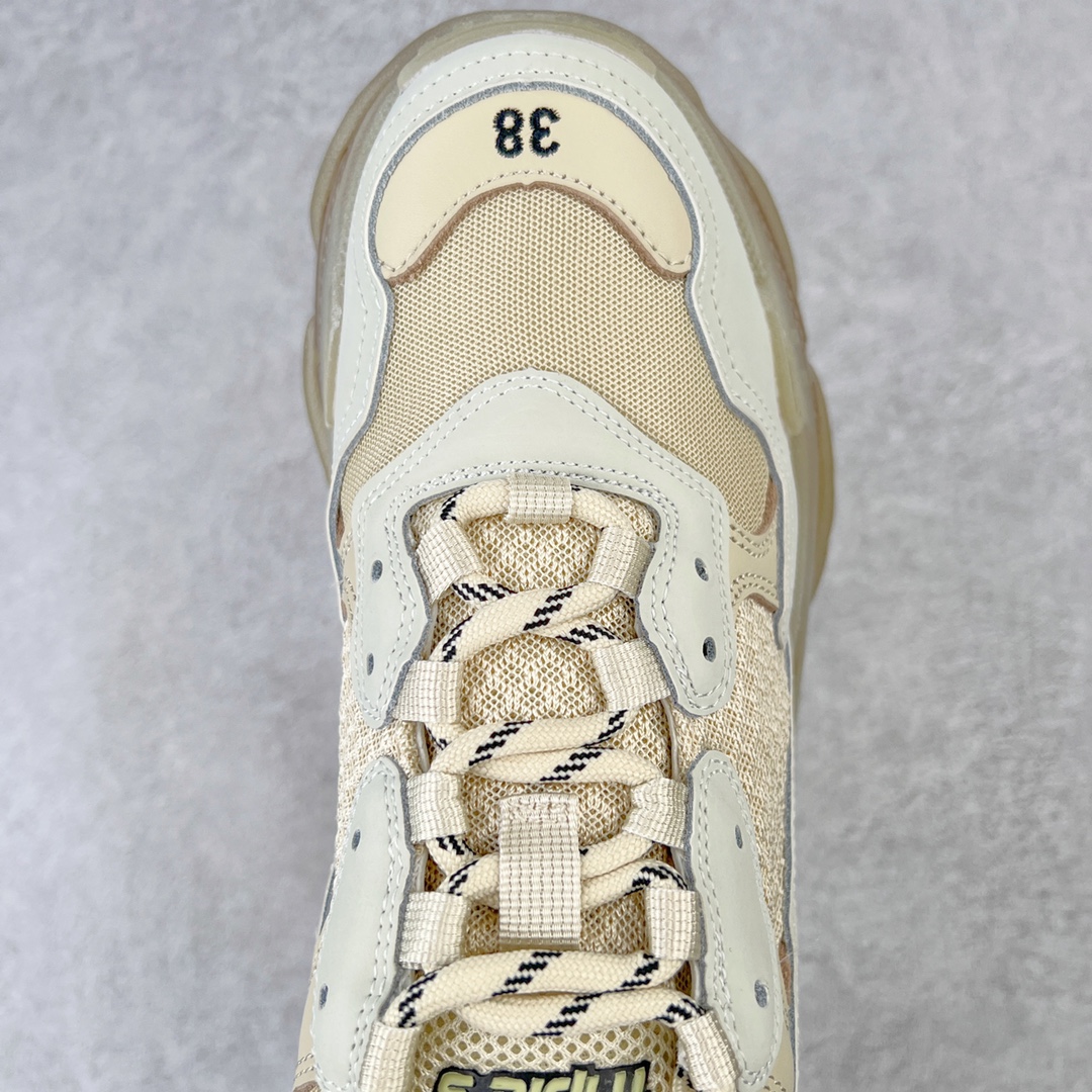 图片[4]-💰400 ＃VG零售版 BALENCIAGA Triple S Clear Sole Sneaker 巴黎世家复古透明气垫运动鞋 黑色做旧 全套原纸板楦头开发 最原汁原味的灵魂版型 全鞋荧光划线卡点 胶水把控整洁度追求极致完美 每一双都是工艺品 多重QC质检 超越公司货的品控标准 实实在在的免检产品 原盒原配 正确字体电绣 粗细、位置、大小正确 侧边TPU 透气孔匹配意产原版 正确气垫分离大底 TPU软底 原版一致大底LOGO 立体感十足 原厂皮料水洗做旧 采购原厂网纱 小牛皮 小羊皮和网眼 复杂的三层外底 采用Clear Sole技术将TPU注入鞋底内部可产生气泡 以提供更多舒适感 更轻的鞋子和减震效果 脚趾边缘绣有尺寸 侧面绣有徽标 背面压印徽标 舌头上的Triple S橡胶品牌 2个鞋带环 包括1个功能环 运动系带系统 带12个织物孔眼 双色鞋带让人想起远足靴的鞋带 后部拉环和舌头拉环 水洗效果 打造老旧外观 正常尺码 Size：35 36 37 38 39 40 41 42 43 44 45 46 编码：by4936070-运动鞋