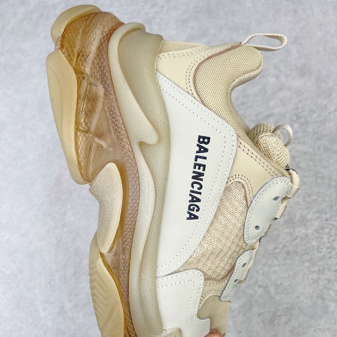 图片[6]-💰400 ＃VG零售版 BALENCIAGA Triple S Clear Sole Sneaker 巴黎世家复古透明气垫运动鞋 黑色做旧 全套原纸板楦头开发 最原汁原味的灵魂版型 全鞋荧光划线卡点 胶水把控整洁度追求极致完美 每一双都是工艺品 多重QC质检 超越公司货的品控标准 实实在在的免检产品 原盒原配 正确字体电绣 粗细、位置、大小正确 侧边TPU 透气孔匹配意产原版 正确气垫分离大底 TPU软底 原版一致大底LOGO 立体感十足 原厂皮料水洗做旧 采购原厂网纱 小牛皮 小羊皮和网眼 复杂的三层外底 采用Clear Sole技术将TPU注入鞋底内部可产生气泡 以提供更多舒适感 更轻的鞋子和减震效果 脚趾边缘绣有尺寸 侧面绣有徽标 背面压印徽标 舌头上的Triple S橡胶品牌 2个鞋带环 包括1个功能环 运动系带系统 带12个织物孔眼 双色鞋带让人想起远足靴的鞋带 后部拉环和舌头拉环 水洗效果 打造老旧外观 正常尺码 Size：35 36 37 38 39 40 41 42 43 44 45 46 编码：by4936070-运动鞋