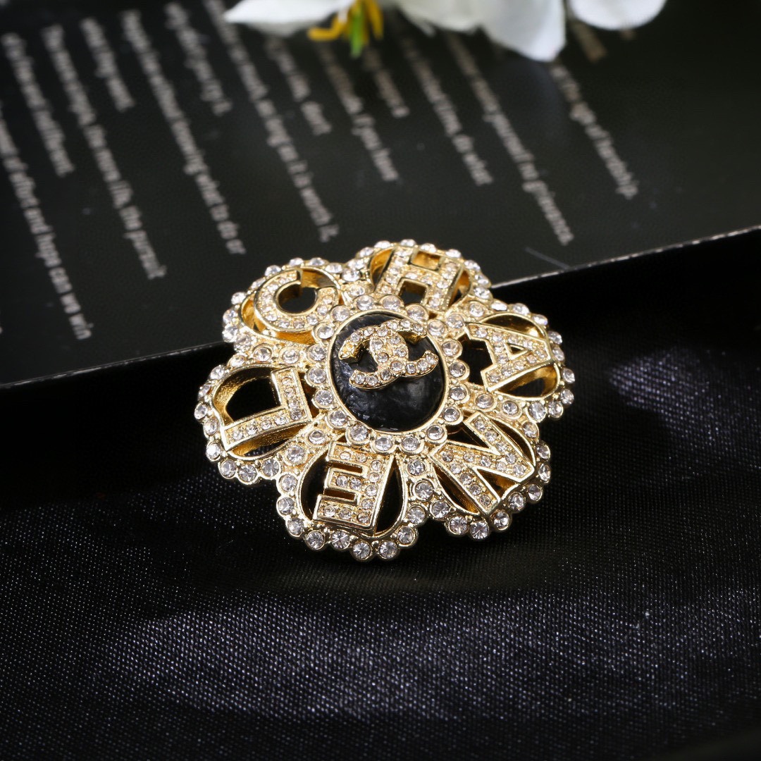 小香Chanel秋冬系列花辫花朵钻石