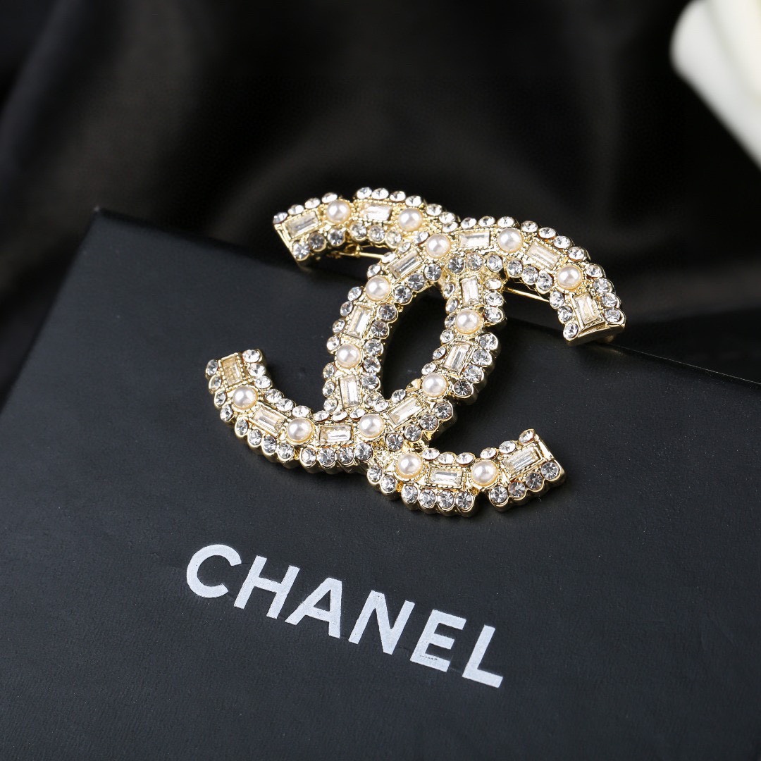 小香Chanel秋冬系列钻石珍珠双C