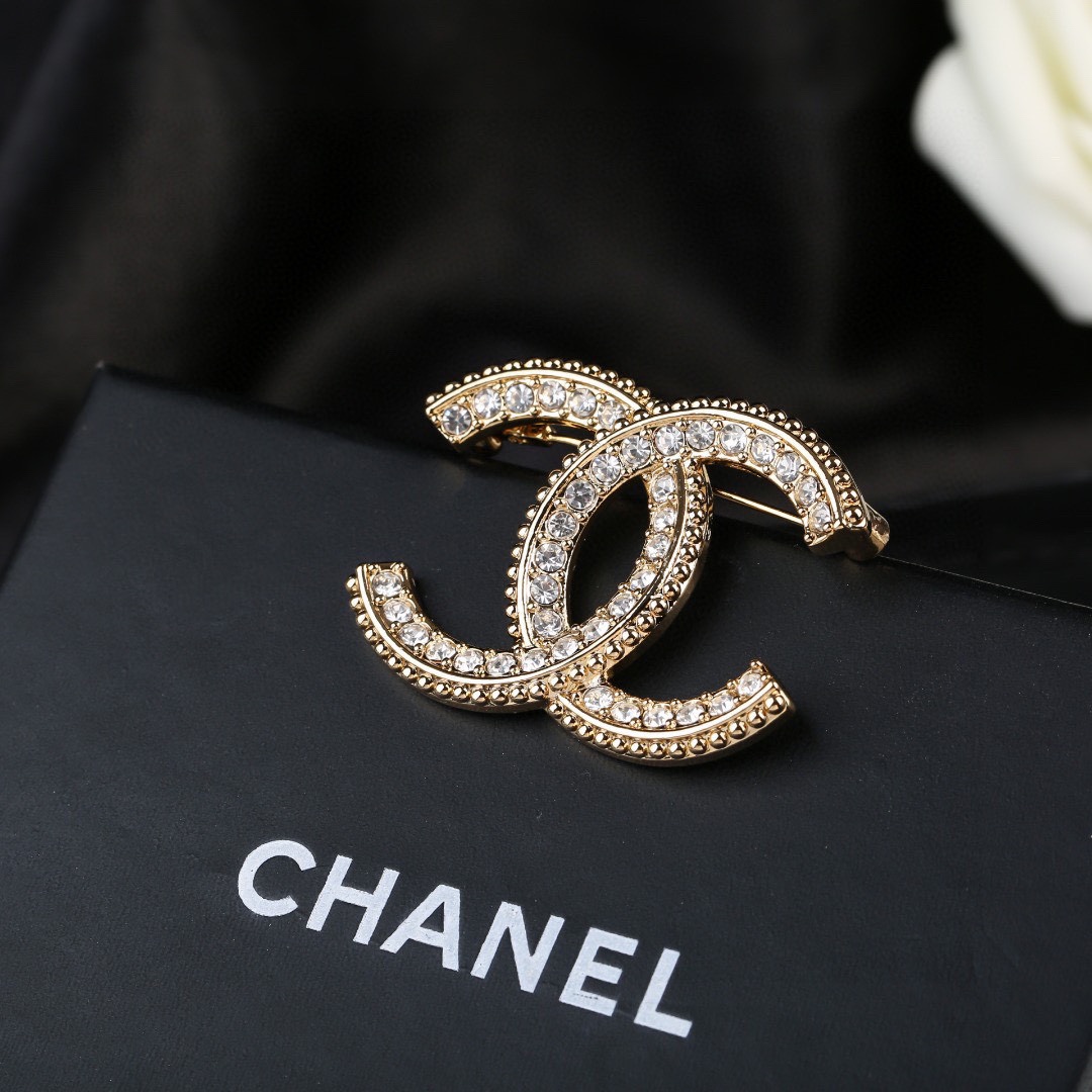 小香Chanel秋冬系列钻石双C胸针