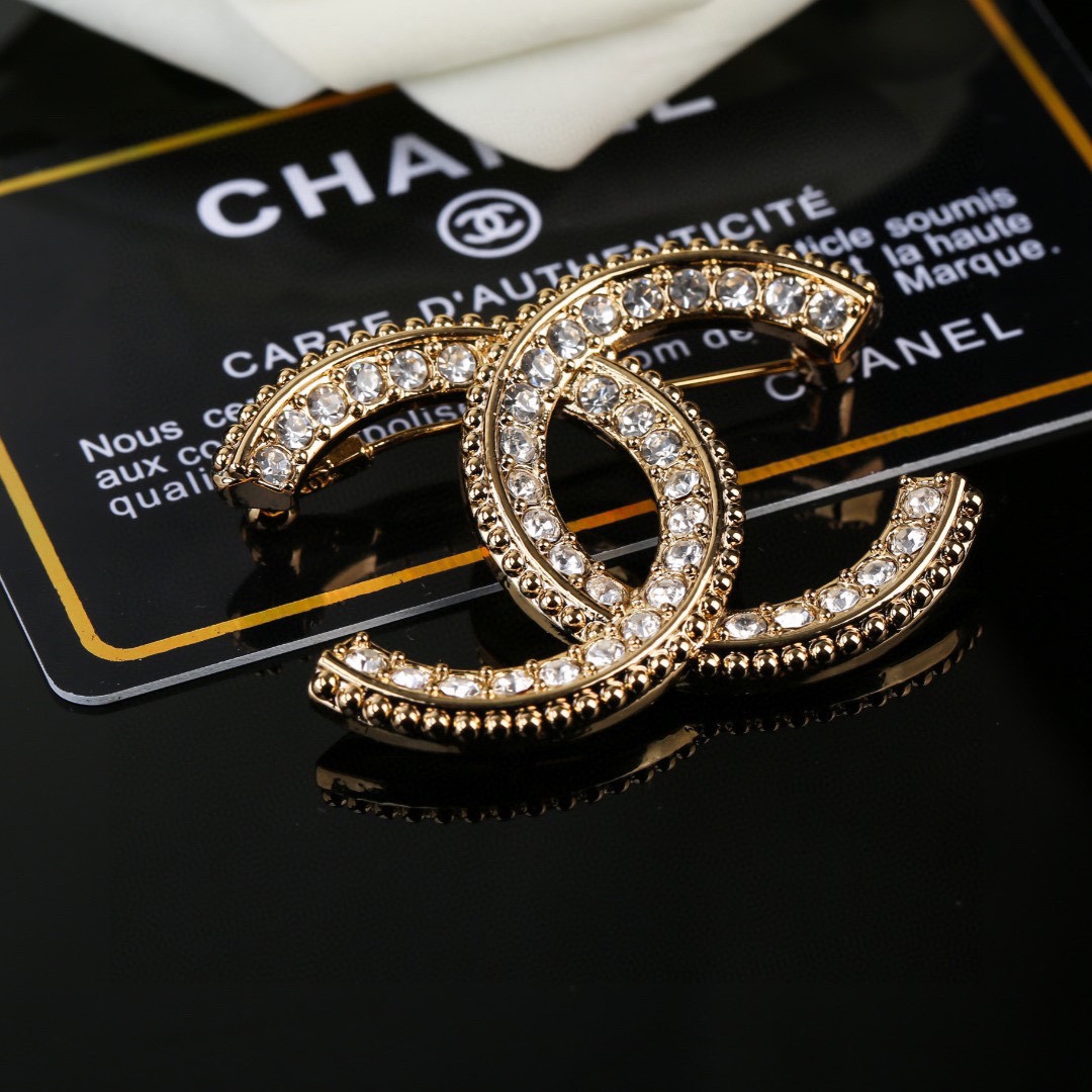 小香Chanel秋冬系列钻石双C胸针