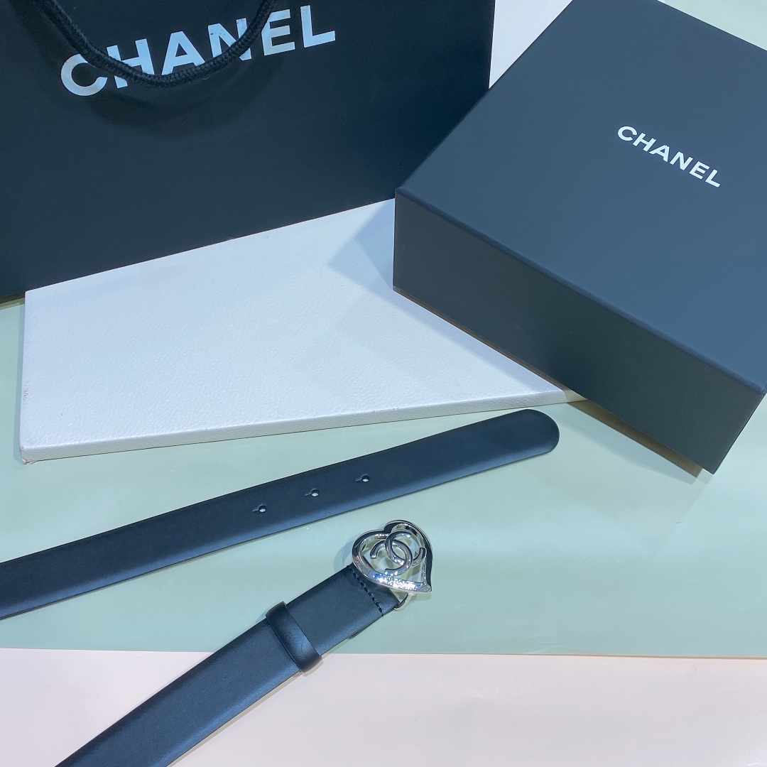 Chanel logo 爱心cc扣 黄铜金色金属 3.0cm精品 小牛皮腰带 手感极佳 典雅 欧码75、80、85、90