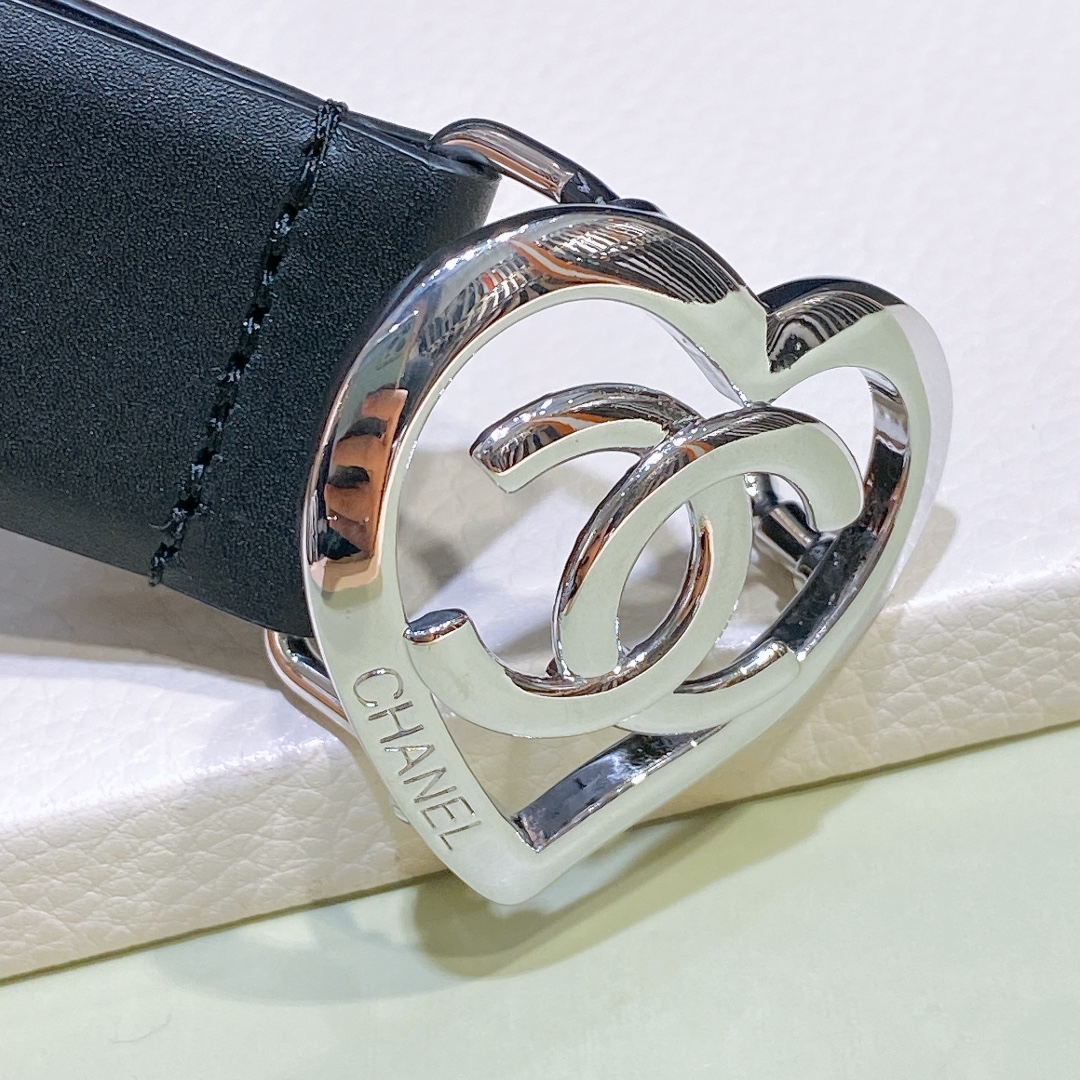 Chanel logo 爱心cc扣 黄铜金色金属 3.0cm精品 小牛皮腰带 手感极佳 典雅 欧码75、80、85、90