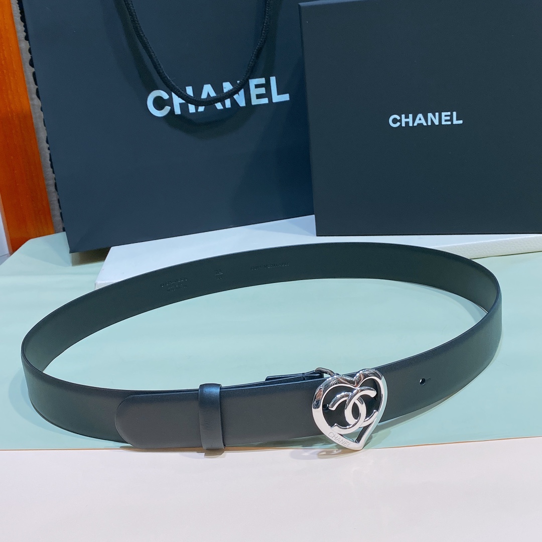 Chanel logo 爱心cc扣 黄铜金色金属 3.0cm精品 小牛皮腰带 手感极佳 典雅 欧码75、80、85、90 Chanel logo 爱心cc扣 黄铜金色金属 3.0cm精品 小牛皮腰带 手感极佳 典雅 欧码75、80、85、90