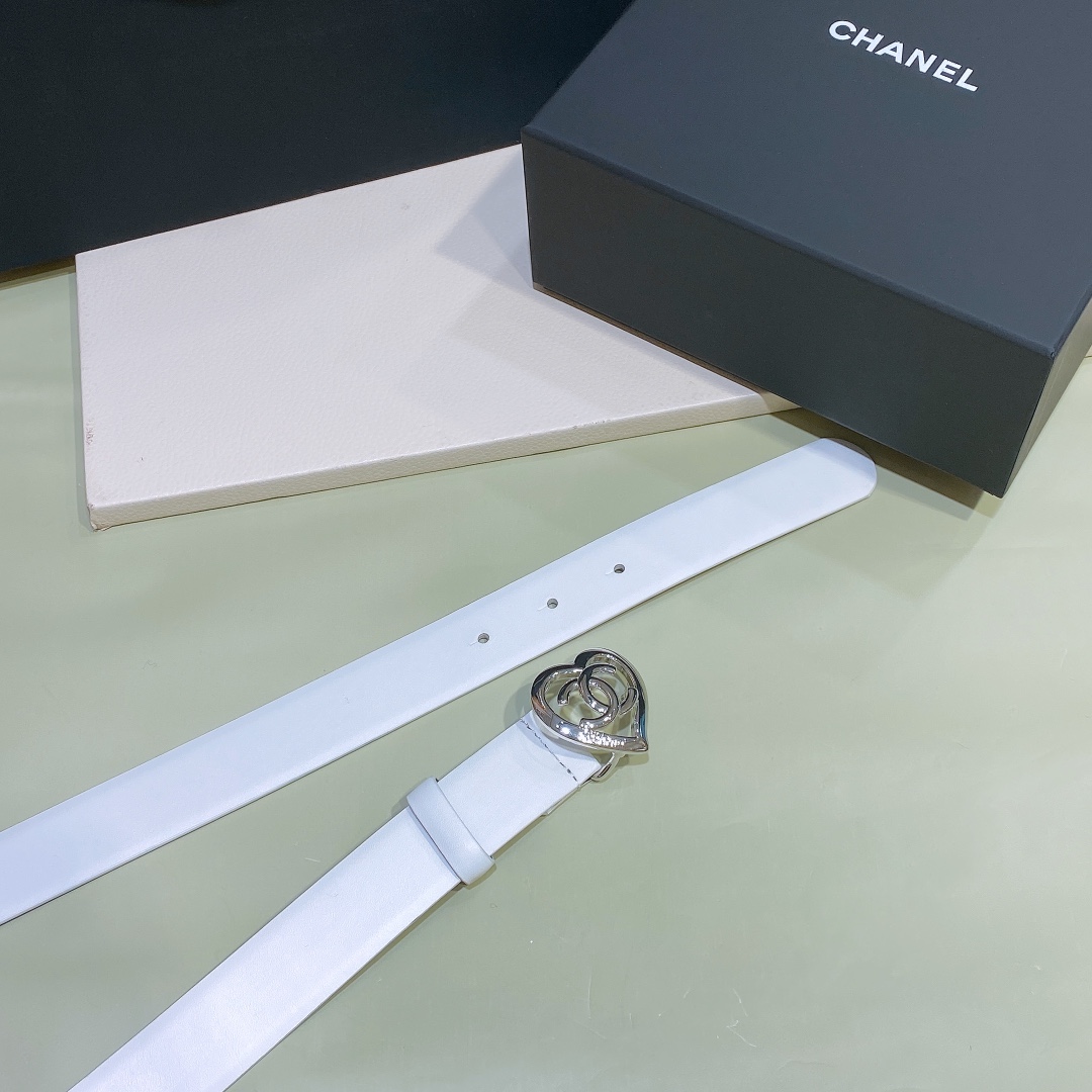 Chanel logo 爱心cc扣 黄铜金色金属 3.0cm精品 小牛皮腰带 手感极佳 典雅 欧码75、80、85、90