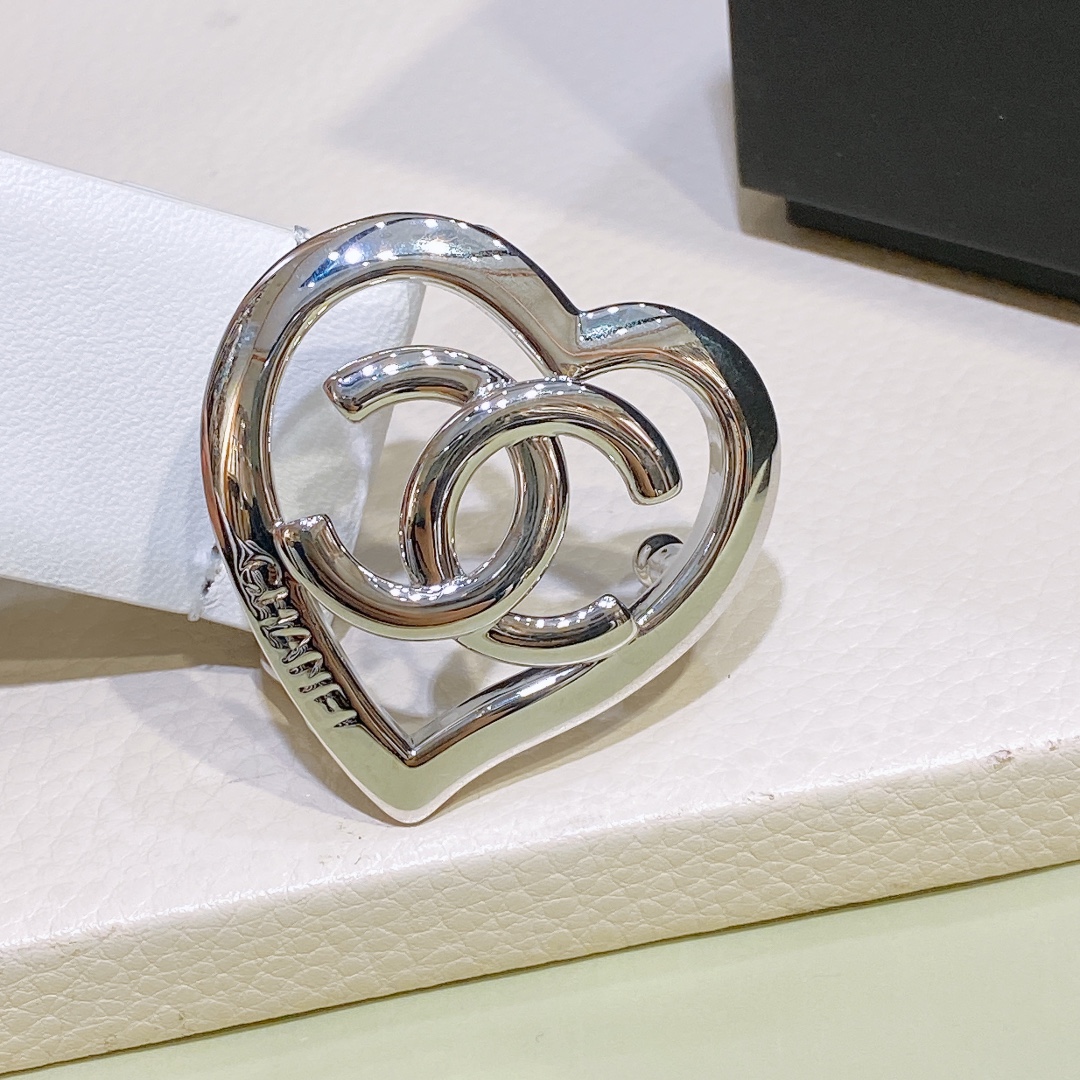 Chanel logo 爱心cc扣 黄铜金色金属 3.0cm精品 小牛皮腰带 手感极佳 典雅 欧码75、80、85、90
