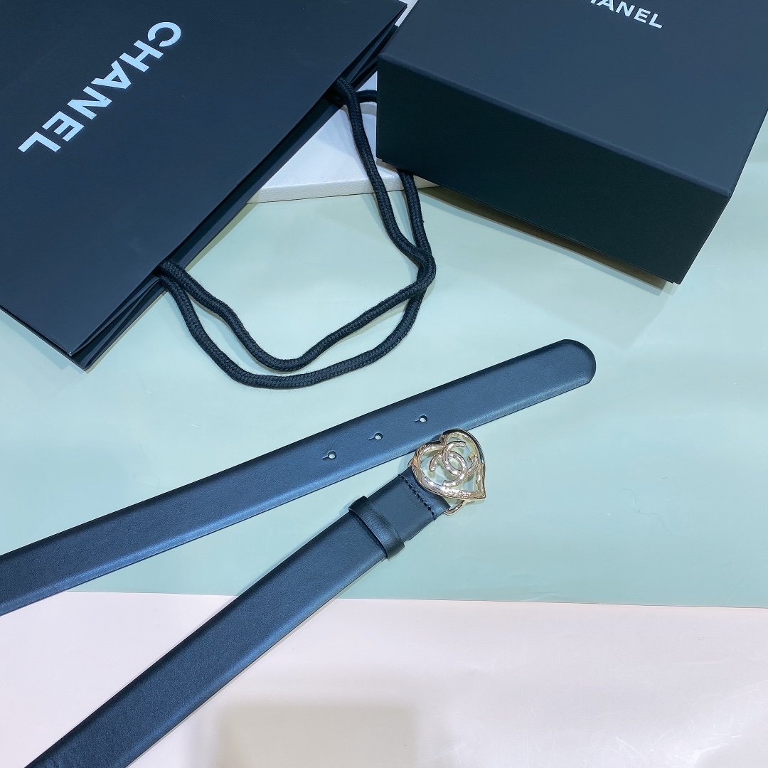 Chanel logo 爱心cc扣 黄铜金色金属 3.0cm精品 小牛皮腰带 手感极佳 典雅 欧码75、80、85、90