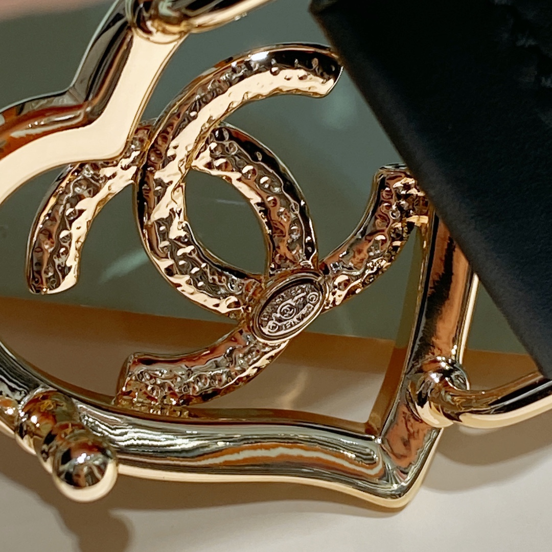 Chanel logo 爱心cc扣 黄铜金色金属 3.0cm精品 小牛皮腰带 手感极佳 典雅 欧码75、80、85、90