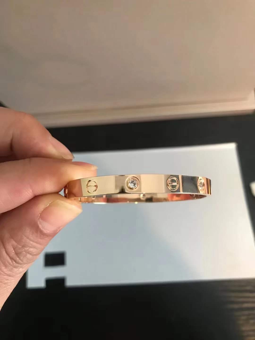 Cartier 卡地亚Cartier 经四典钻 宽版love情款侣手镯