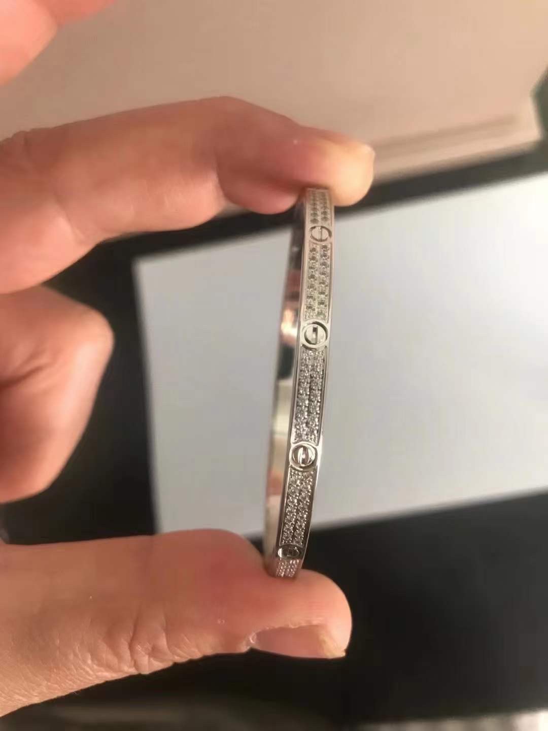 Cartier 卡地亚Cartier 款窄版满天星love手镯