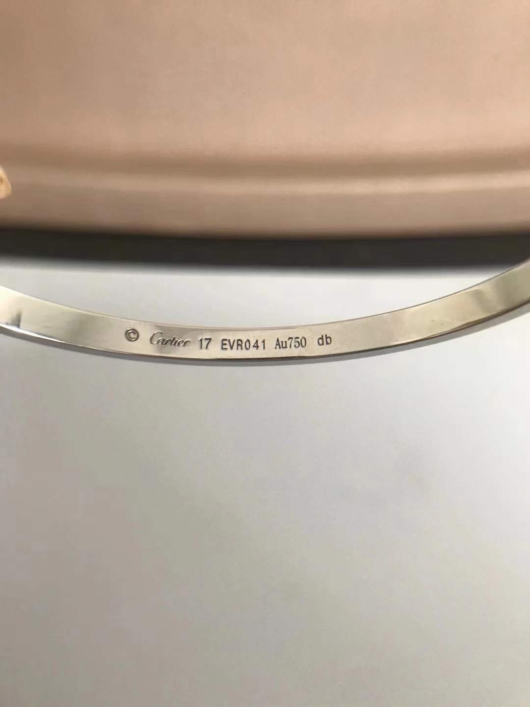 Cartier 卡地亚Cartier 款窄版满天星love手镯