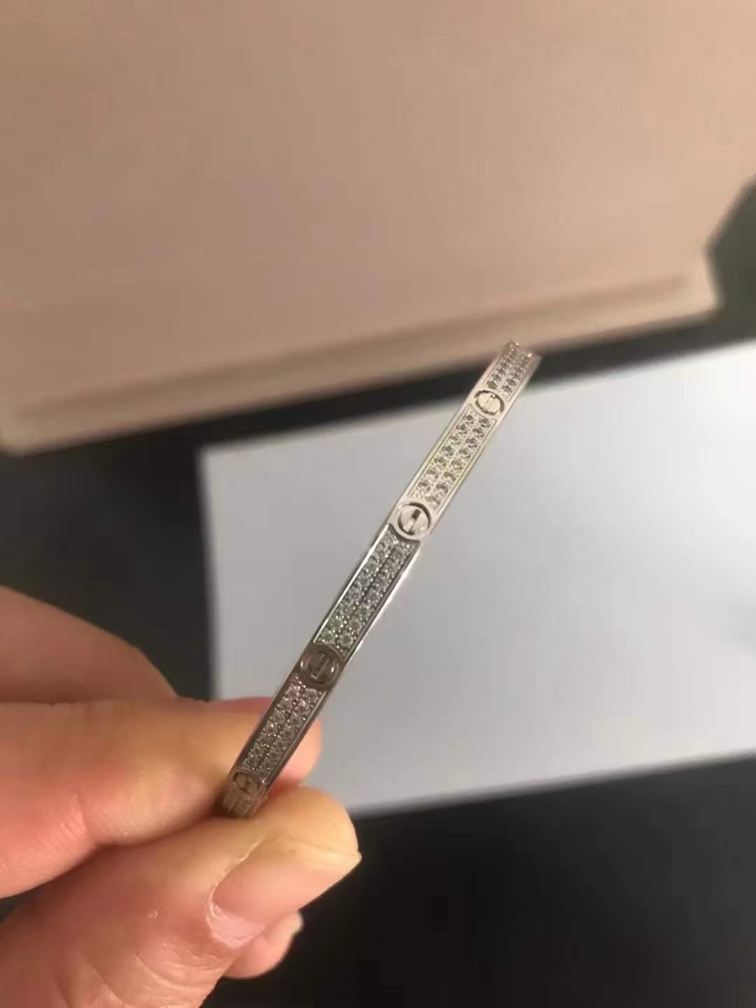 Cartier 卡地亚Cartier 款窄版满天星love手镯