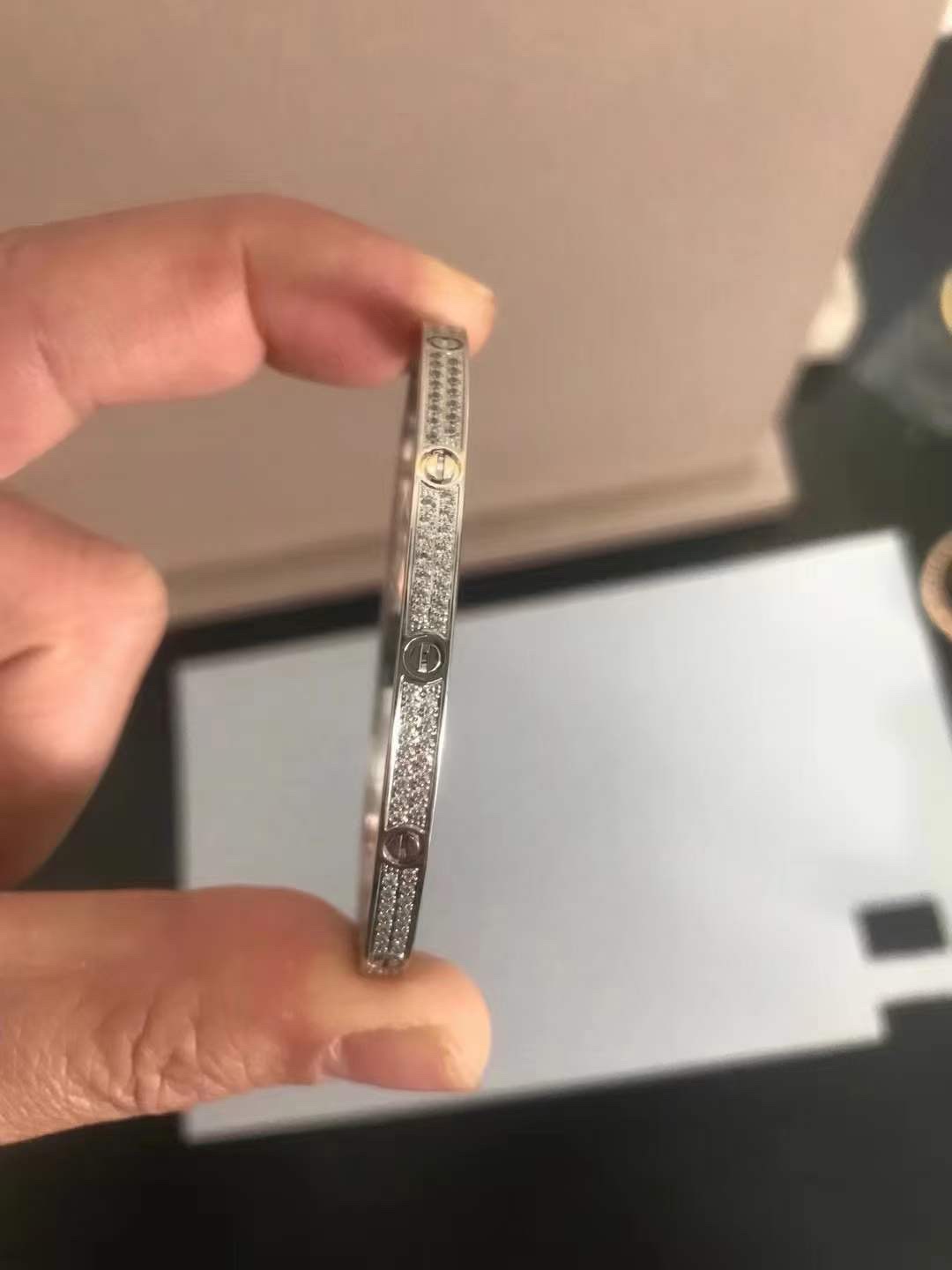 Cartier 卡地亚Cartier 款窄版满天星love手镯