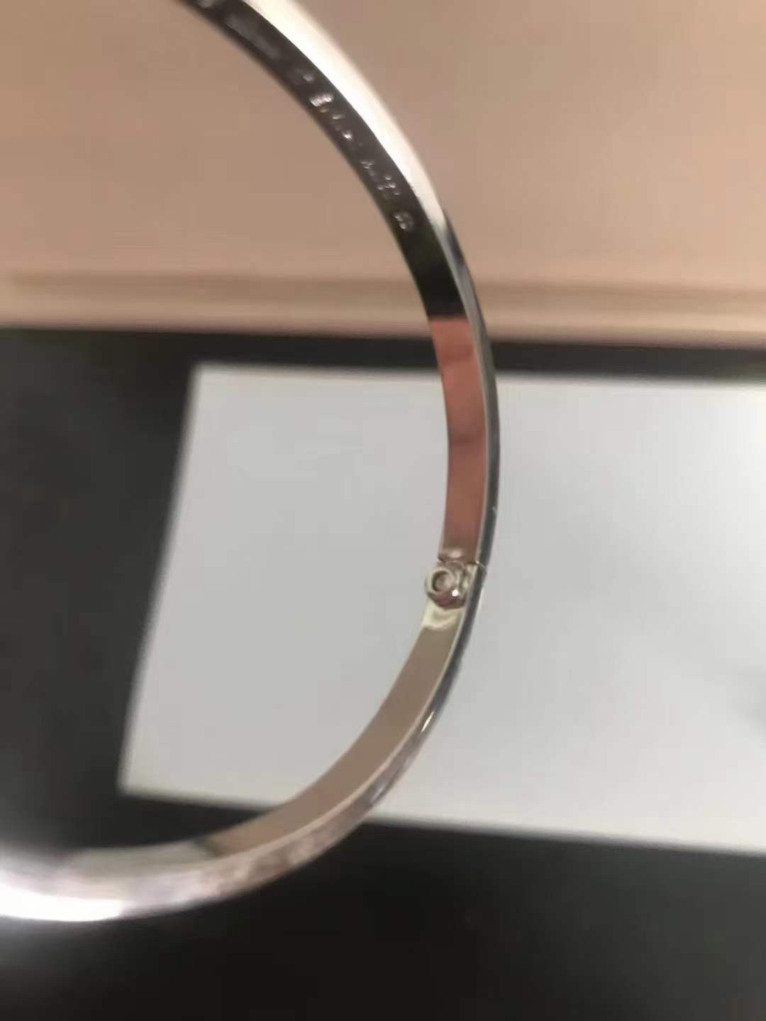 Cartier 卡地亚Cartier 款窄版满天星love手镯