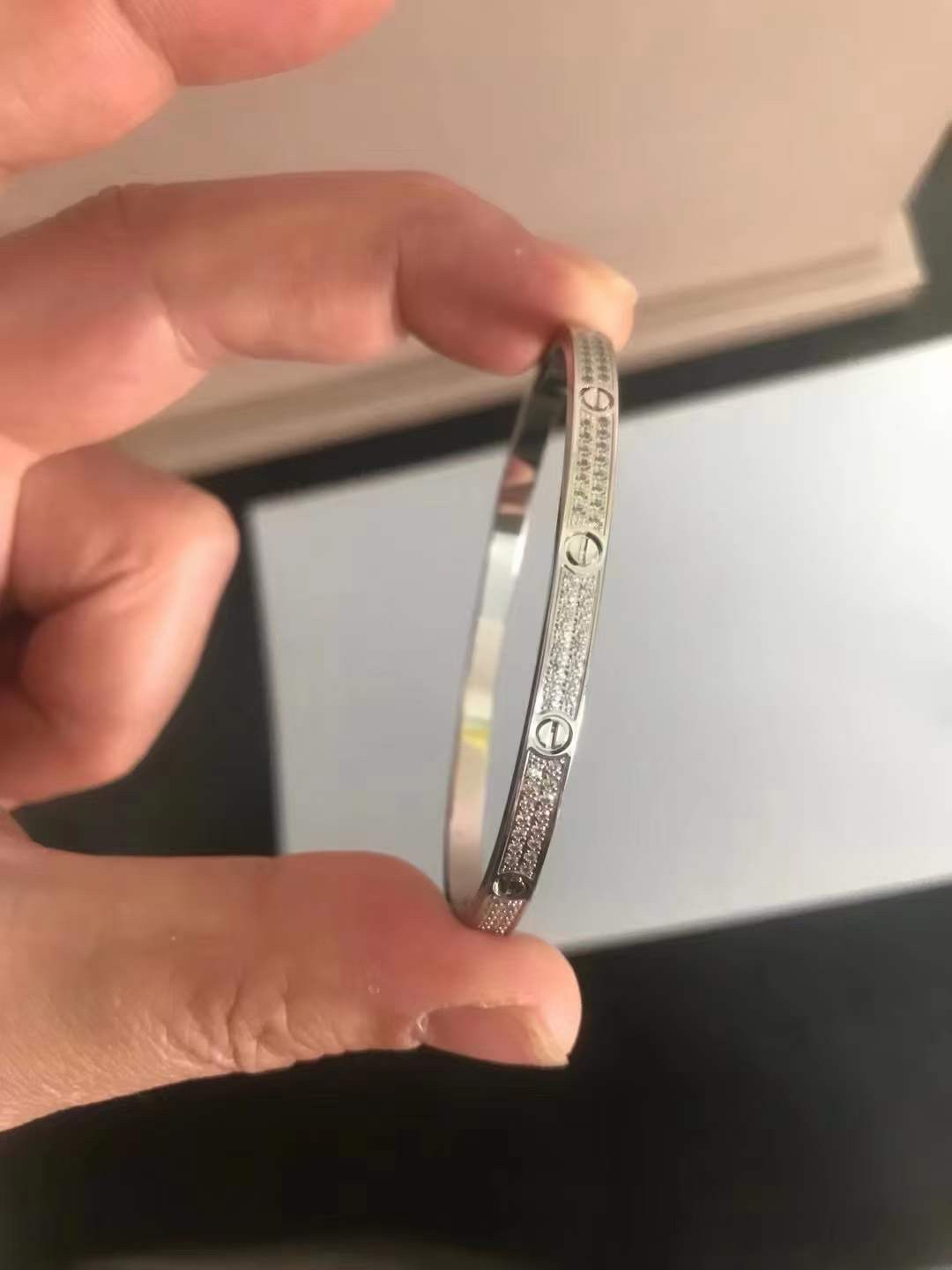 Cartier 卡地亚Cartier 款窄版满天星love手镯