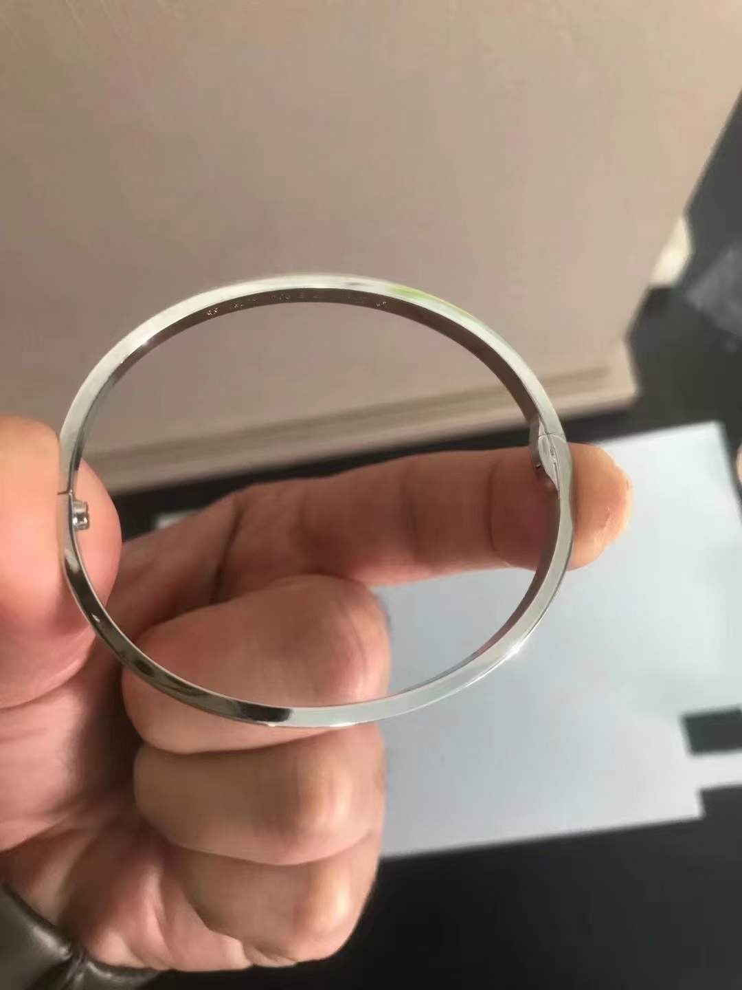 Cartier 卡地亚Cartier 款窄版满天星love手镯