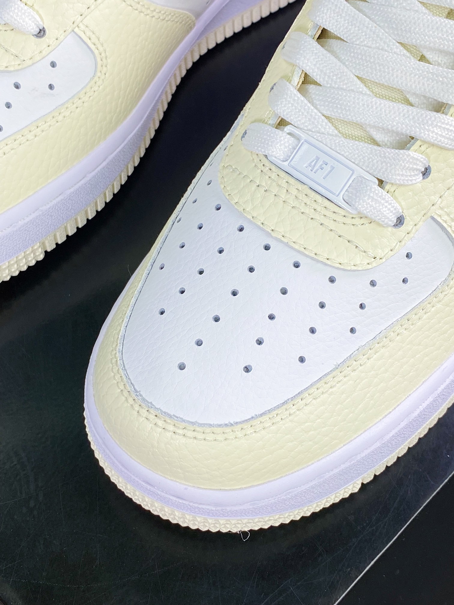200 Wmns Air Force 1’07 QS”Coconut Milk”空军一号DX8953-100