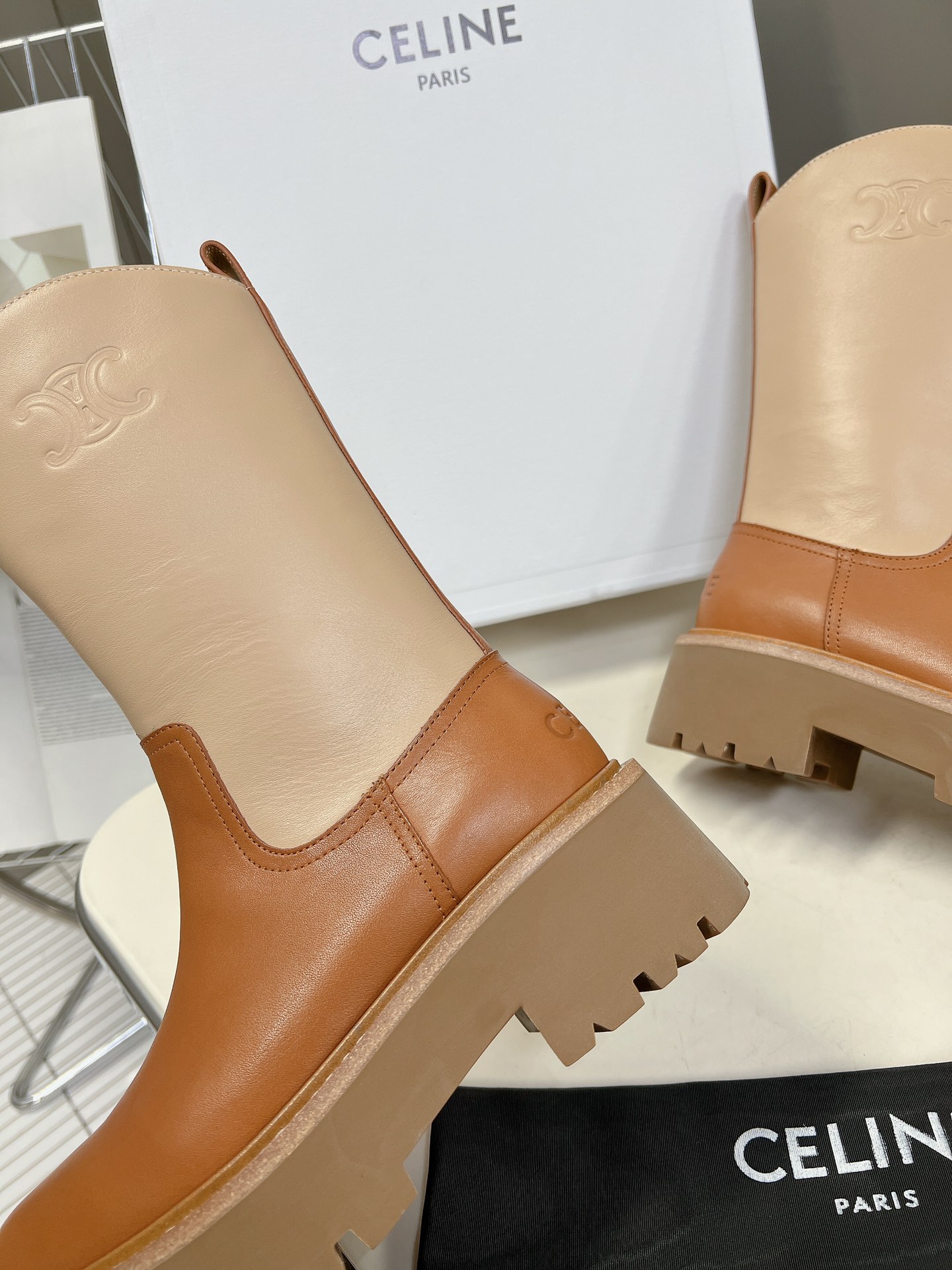 CELINE专柜最新马丁靴走秀款时尚