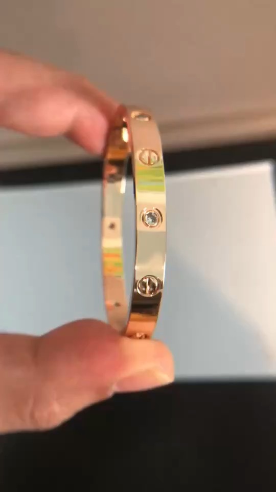 Cartier 卡地亚Cartier 经四典钻 宽版love情款侣手镯