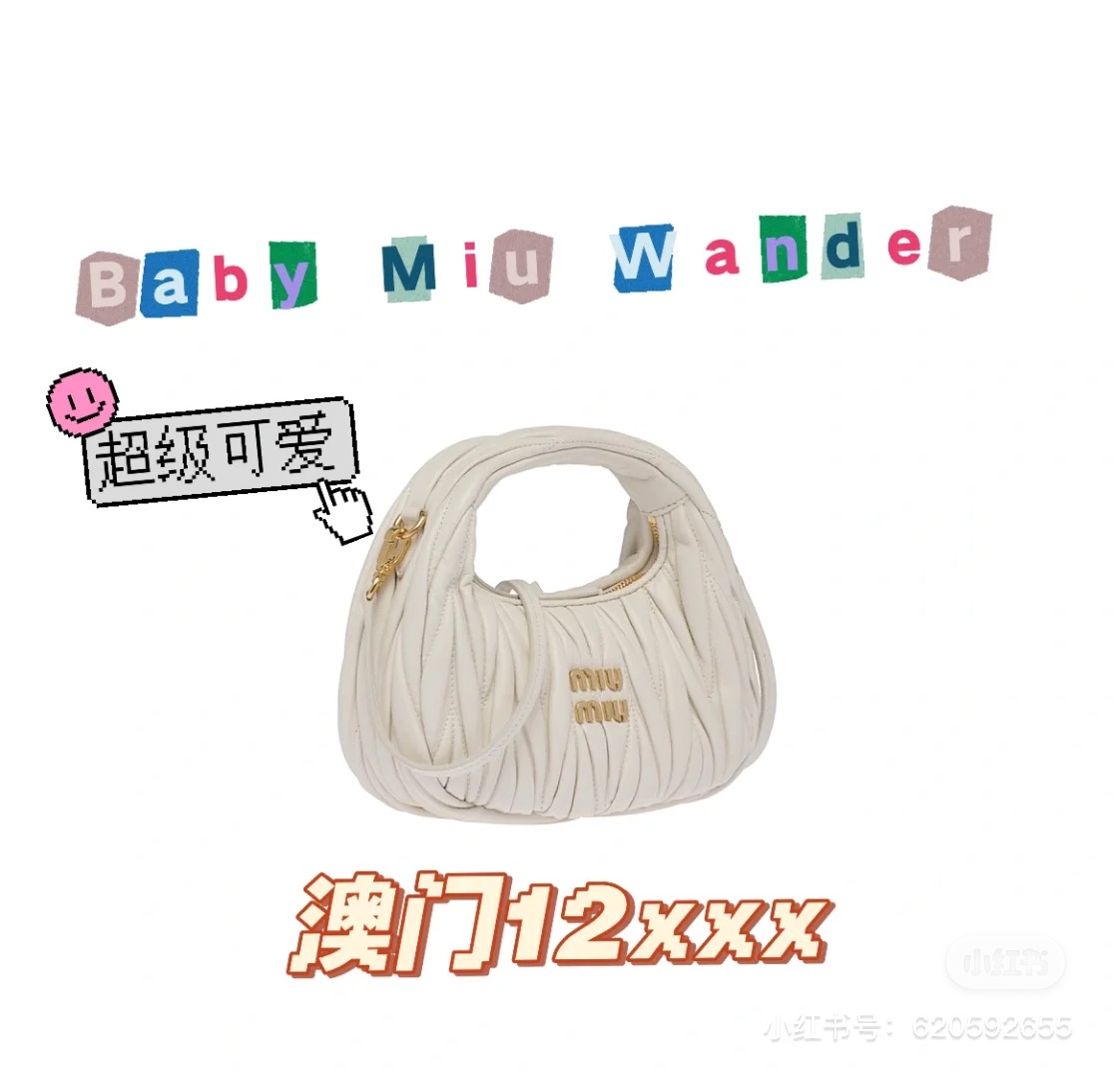 NO:197215,5BMiuMiu's new mini MiuWander handbag, using imported lambskin classic brand iconic Matelasse texture embroidery, retro matte hardware, using round and lonely curves, retaining the playful feeling it should have. The overall shape of the bag is firm and stylish, full of personality, sweet or salty, and has a capacity of shiny. Almost everyone has one of the major fashion owners, with many colors, black, milky white, light gold, light pink, cherry blossom powder, big red, size 18X10X6, with original packaging, MIUMIU, miumiu, sheepskin198609095BMiuMiu新品迷你MiuWander手袋,采用进口小羊皮经典品牌标志性Matelasse纹理绣花,复古磨砂五金,利用圆孤的曲线,保留了应有的俏皮感,包型整体硬挺有型,充满个性,可甜可盐,容量可光,各大时尚搏主几乎人手一个,颜色多多,黑,奶白,浅金,浅粉,樱花粉,大红,尺寸18X10X6,配原版包装,MIUMIU,miumiu,sheepskin,Bag