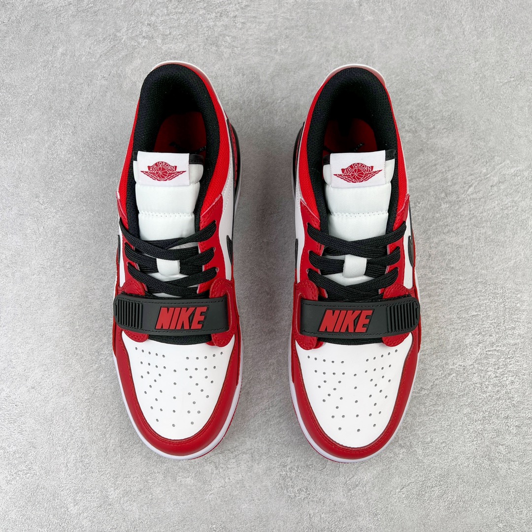 图片[2]-💰220 ＃KZ神版 Air Jordan Legacy AJ312 Low 低帮复古篮球鞋 白黑红芝加哥 CD7069-116 市场最强独一档产物 全套原纸板楦头开发 原厂大底磨具加持立体防滑纹理 原档数据后跟TPU子母扣魔术贴 原装可视Air Sole气垫 原汁原味最完美的312代版型 唯一正确鞋头趴度弧度高度鞋身腰线 进口港宝加持 后跟自然饱满 全鞋荧光划线卡点 追求极致完美 每一双都是工艺品 多重QC质检 超越公司货的品控标准 实实在在的免检产品 鞋身采用了皮革材质打造 横跨鞋面的魔术贴十分吸睛 侧面的Swoosh Logo的一部分被鞋面遮挡了一部分 颇具玩味 魔术贴上标有NK标识 而鞋舌上是Jordan的经典红色飞翼Logo 后跟和鞋底均采用了AJ3的设计 后跟上同样也使用了经典的爆裂纹图案 SIZE：36 36.5 37.5 38 38.5 39 40 40.5 41 42 42.5 43 44 44.5 45 46 47.5 编码：by2936090-运动鞋