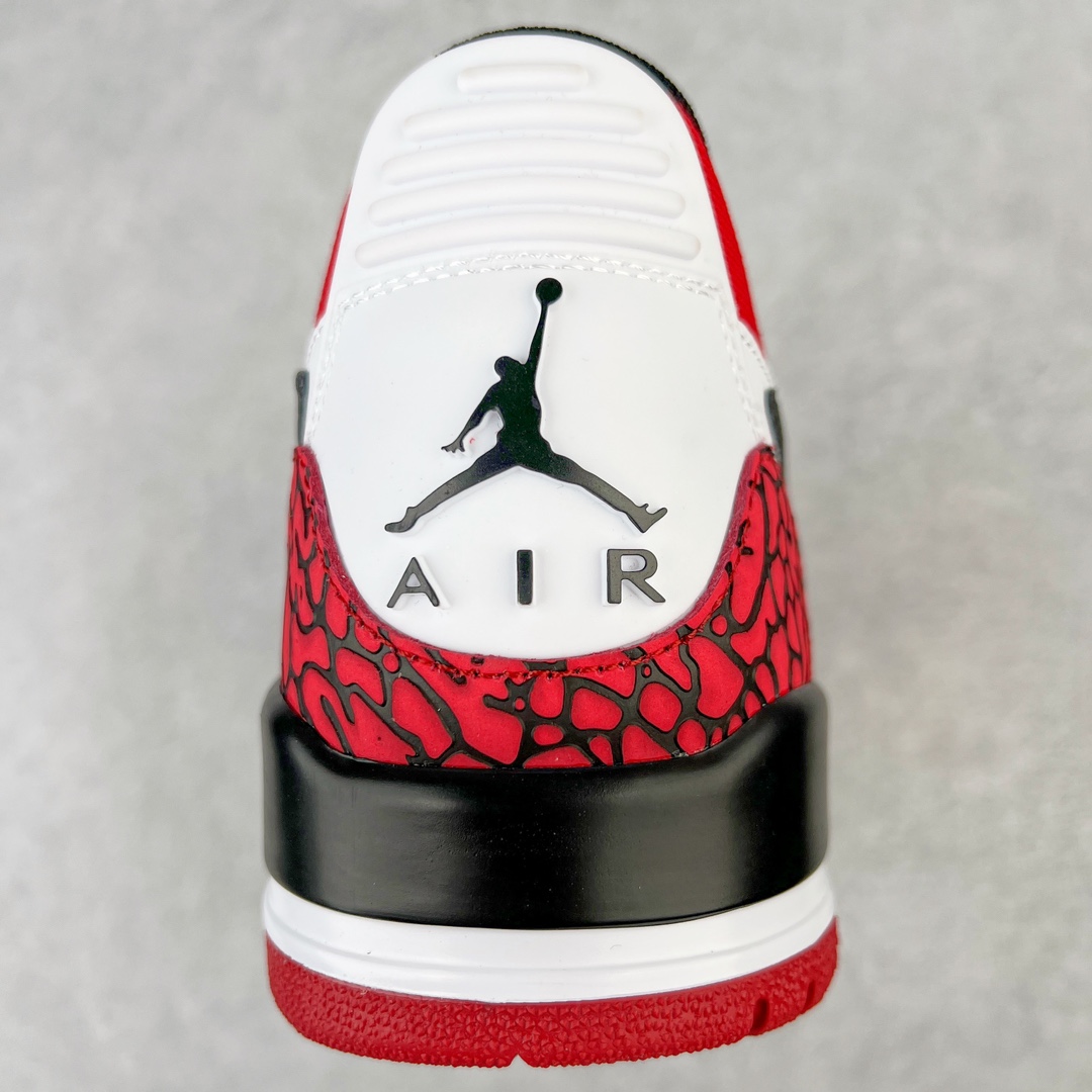 图片[6]-💰220 ＃KZ神版 Air Jordan Legacy AJ312 Low 低帮复古篮球鞋 白黑红芝加哥 CD7069-116 市场最强独一档产物 全套原纸板楦头开发 原厂大底磨具加持立体防滑纹理 原档数据后跟TPU子母扣魔术贴 原装可视Air Sole气垫 原汁原味最完美的312代版型 唯一正确鞋头趴度弧度高度鞋身腰线 进口港宝加持 后跟自然饱满 全鞋荧光划线卡点 追求极致完美 每一双都是工艺品 多重QC质检 超越公司货的品控标准 实实在在的免检产品 鞋身采用了皮革材质打造 横跨鞋面的魔术贴十分吸睛 侧面的Swoosh Logo的一部分被鞋面遮挡了一部分 颇具玩味 魔术贴上标有NK标识 而鞋舌上是Jordan的经典红色飞翼Logo 后跟和鞋底均采用了AJ3的设计 后跟上同样也使用了经典的爆裂纹图案 SIZE：36 36.5 37.5 38 38.5 39 40 40.5 41 42 42.5 43 44 44.5 45 46 47.5 编码：by2936090-运动鞋