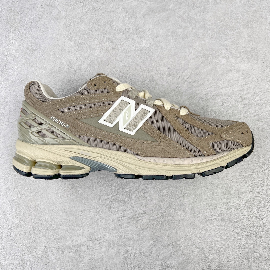 💰240 ＃M纯原 新百伦NB New Balance M1906RL 浅棕灰 全套原楦原纸板原厂数据开发 进口三明治网面 原装进口皮料正确绒感卡色 正确中底拉帮中底网布细节 原厂标裁 带紫光防伪 定制后跟透明水晶模块 冲裁组合 大底贴合程度胶水上色把控完美 整洁度挑战全网艺术家 多道序QC把关品质完善 匠心打造 耗时两个月开发完成 工艺极其复杂难度可想而知 新开独立私模大底 全网唯一正确六层组合大底 高端零售专供产物 Size：36 37 37.5 38 38.5 39 40 40.5 41 42 42.5 43 44 45.5 46.5 47 编码：by3936010-运动鞋