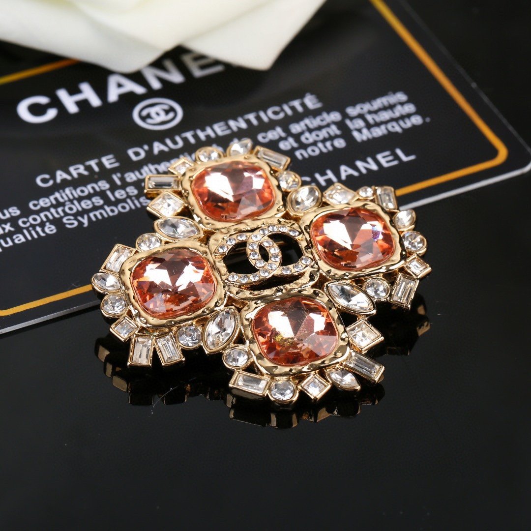 香奈儿Chanel秋冬系列钻石双C胸