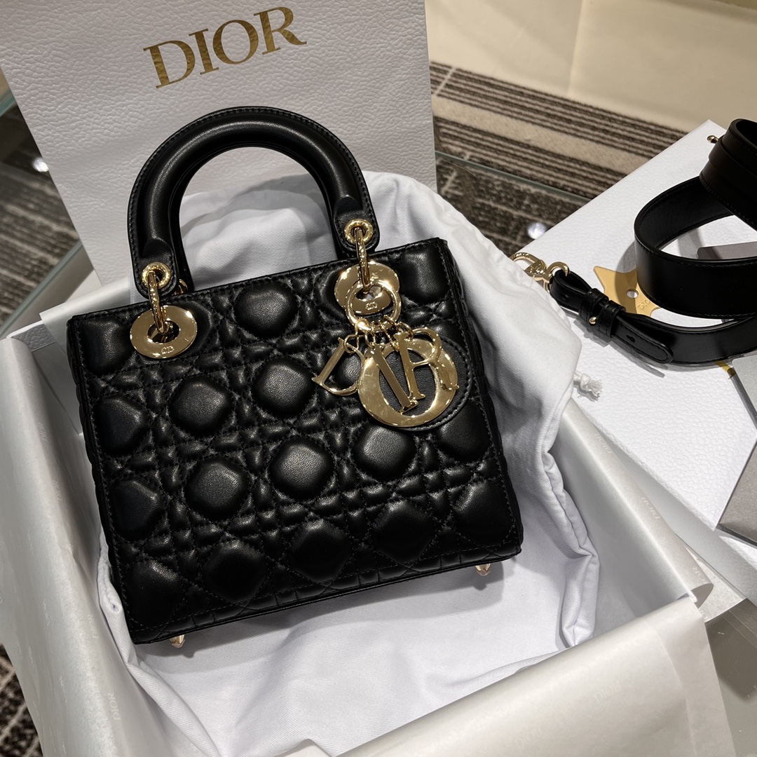 [𝗟𝗮𝗱𝘆 𝗗𝗿 Bolso Princesa Diana de cuatro celosías totalmente de acero] Letras de oro negro / correa para el hombro…