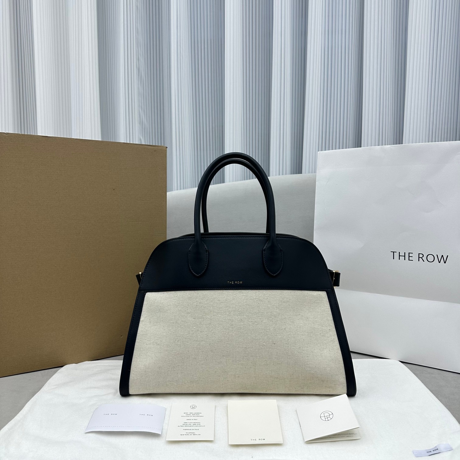 中号帆布皮拼接Margaux15系列帆布皮拼接品牌在极简设计上的功力线条干净尽管没有什么logo印花的加