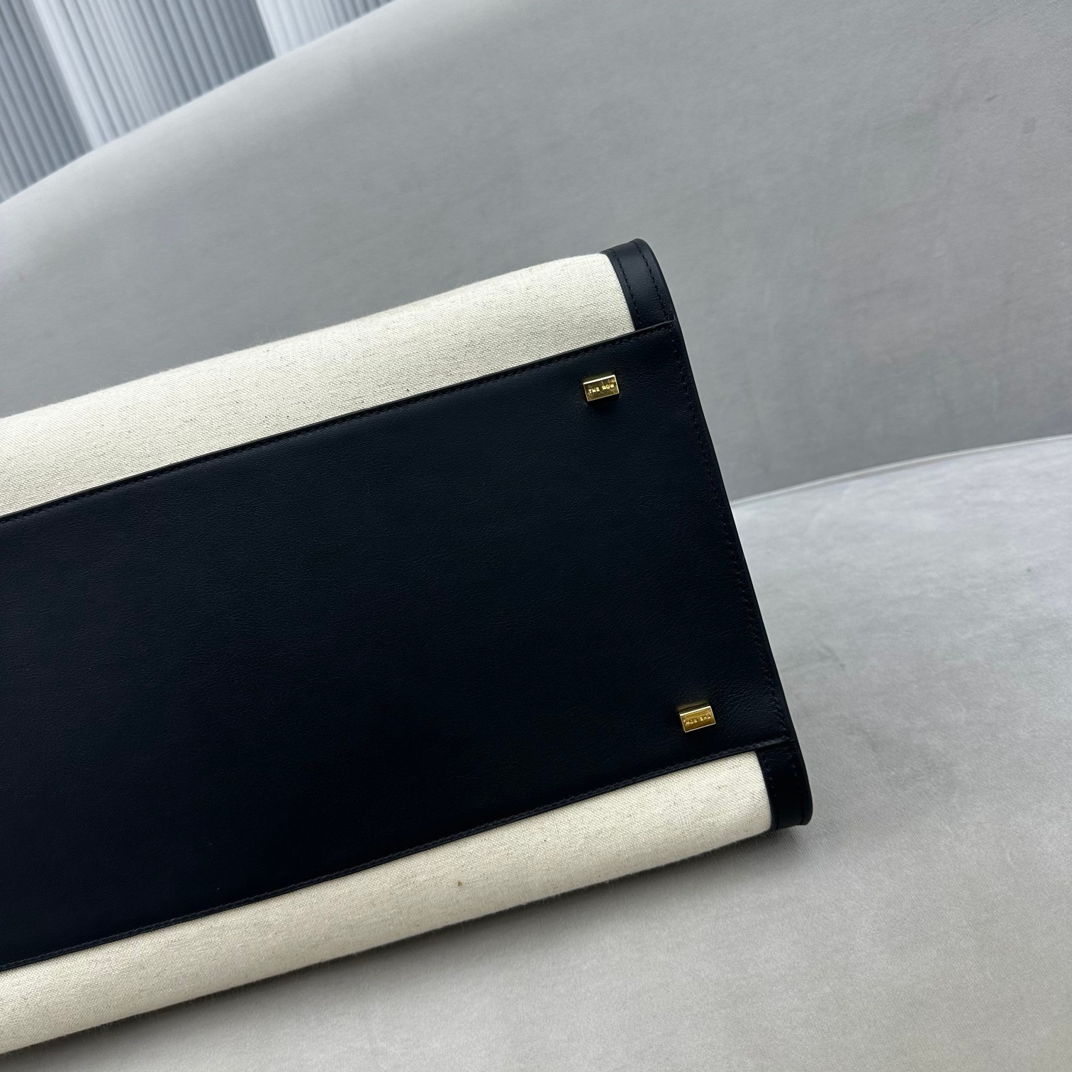 中号帆布皮拼接Margaux15系列帆布皮拼接品牌在极简设计上的功力线条干净尽管没有什么logo印花的加