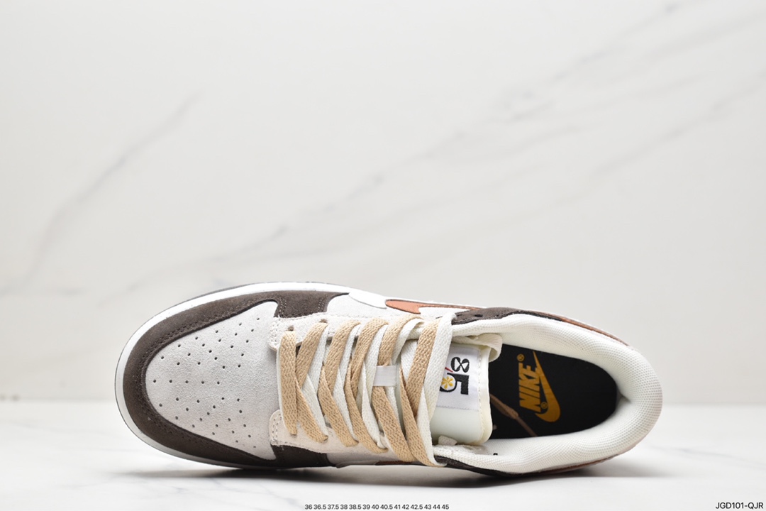 180 Nike Dunk Low SE 85 此款Nike Dunk Low采用绒面革材质DO9457-100