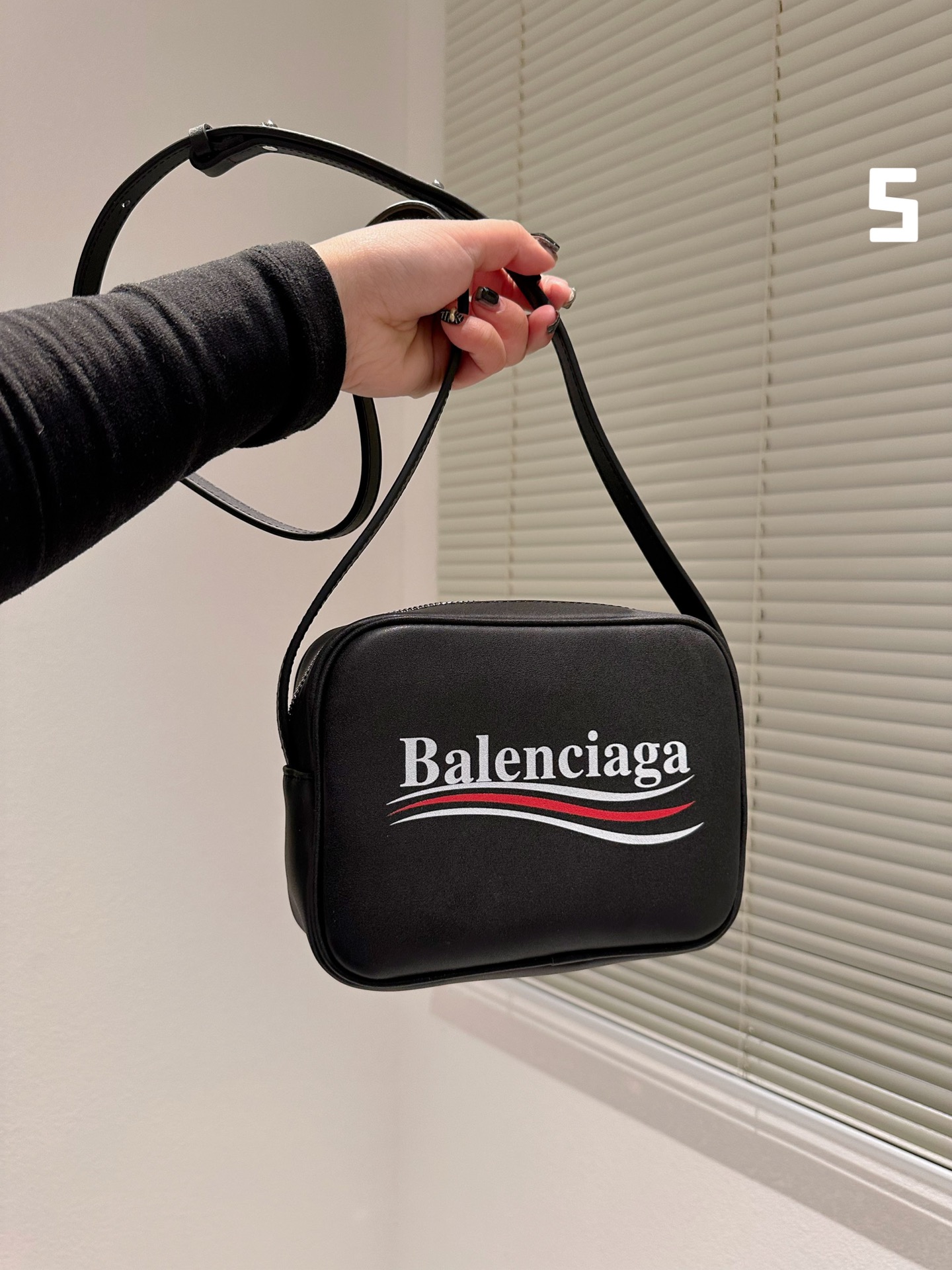 Balenciaga Sacs Caméra Sacs À Bandoulière & À Épaule Motif Litchi Cuir de veau vache