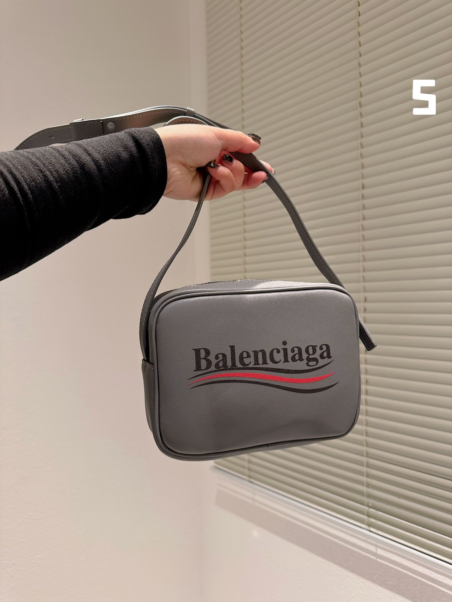 Balenciaga Sacs Caméra Sacs À Bandoulière & À Épaule Motif Litchi Cuir de veau vache