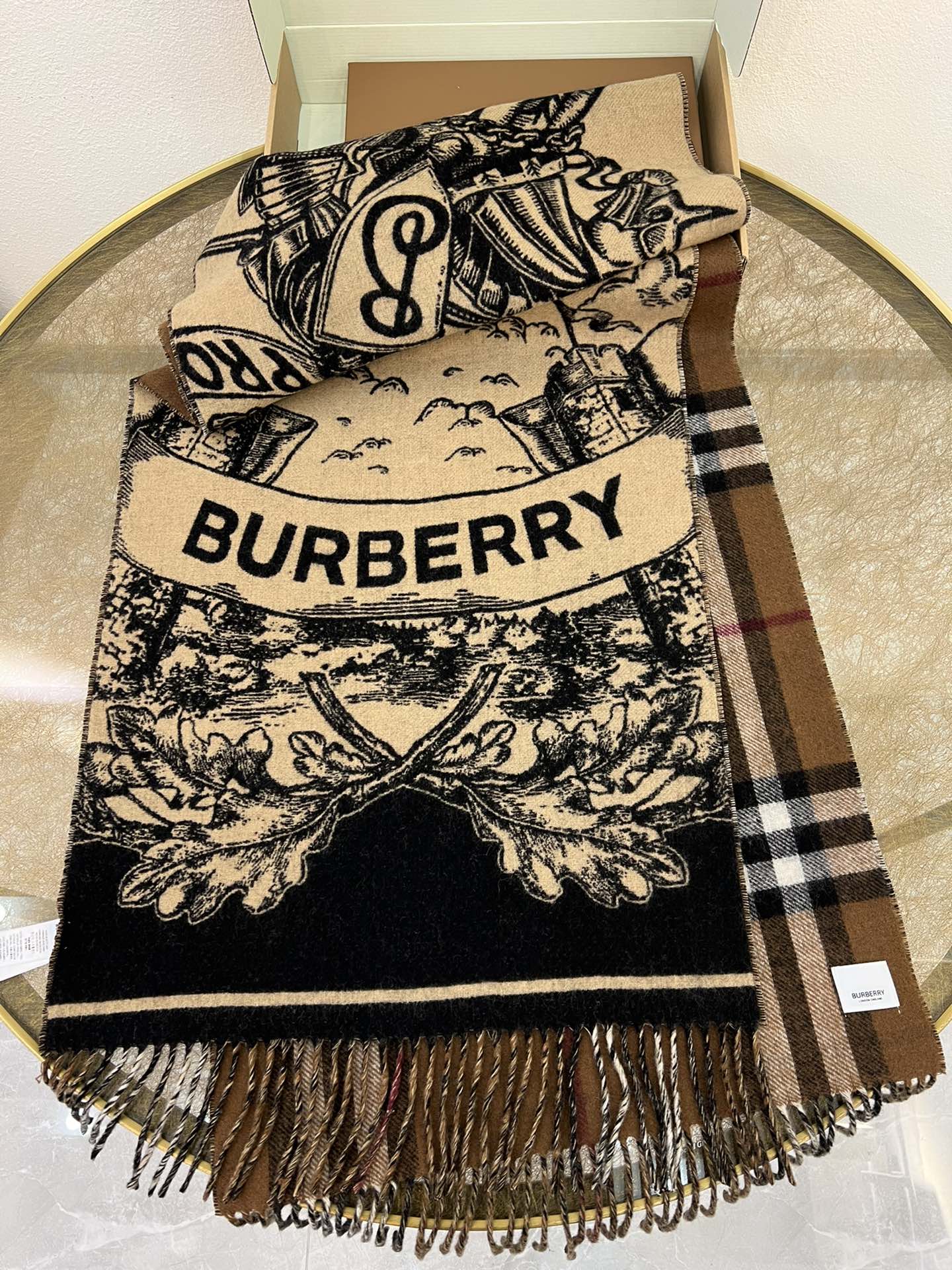 Burberry巴宝莉100%羊绒长方形战马骑士双面披肩