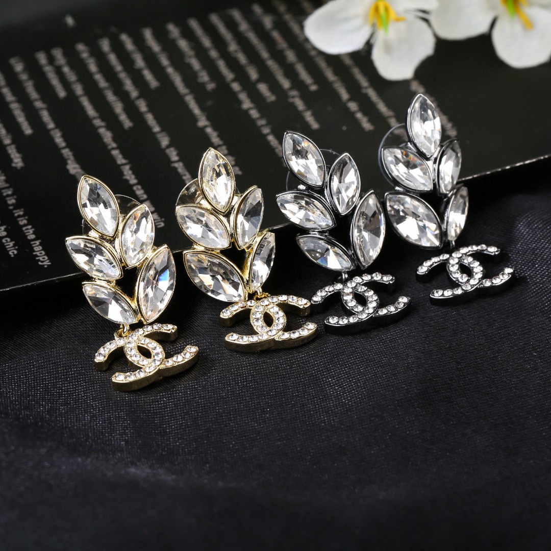 NO:113337,Xiaoxiang Chanel new earrings, the counter is launched simultaneously, Seiko creates original consistent brass material, jewelry quality, chanel, earrings19860909小香 Chanel 新款耳环 专柜同步上新 精工打造原版一致黄铜材质,饰品精品,chanel,earrings,Jewelry