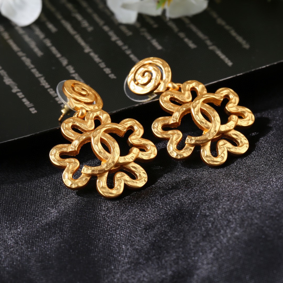 Chanel 复古金属中古耳环 简约风格超级大气 小香双c耳钉 代购级别 黄铜材质
