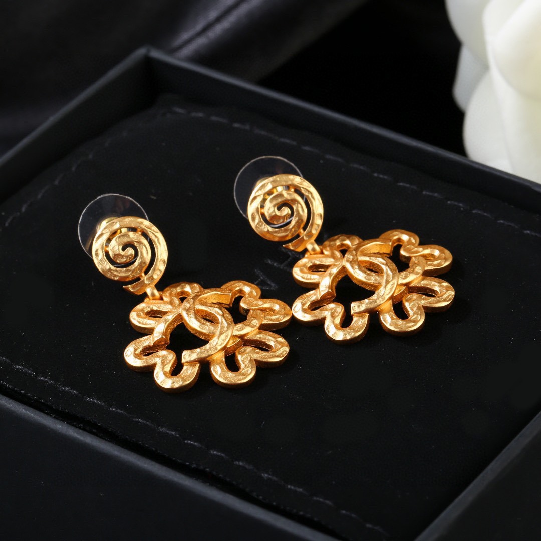 Chanel 复古金属中古耳环 简约风格超级大气 小香双c耳钉 代购级别 黄铜材质