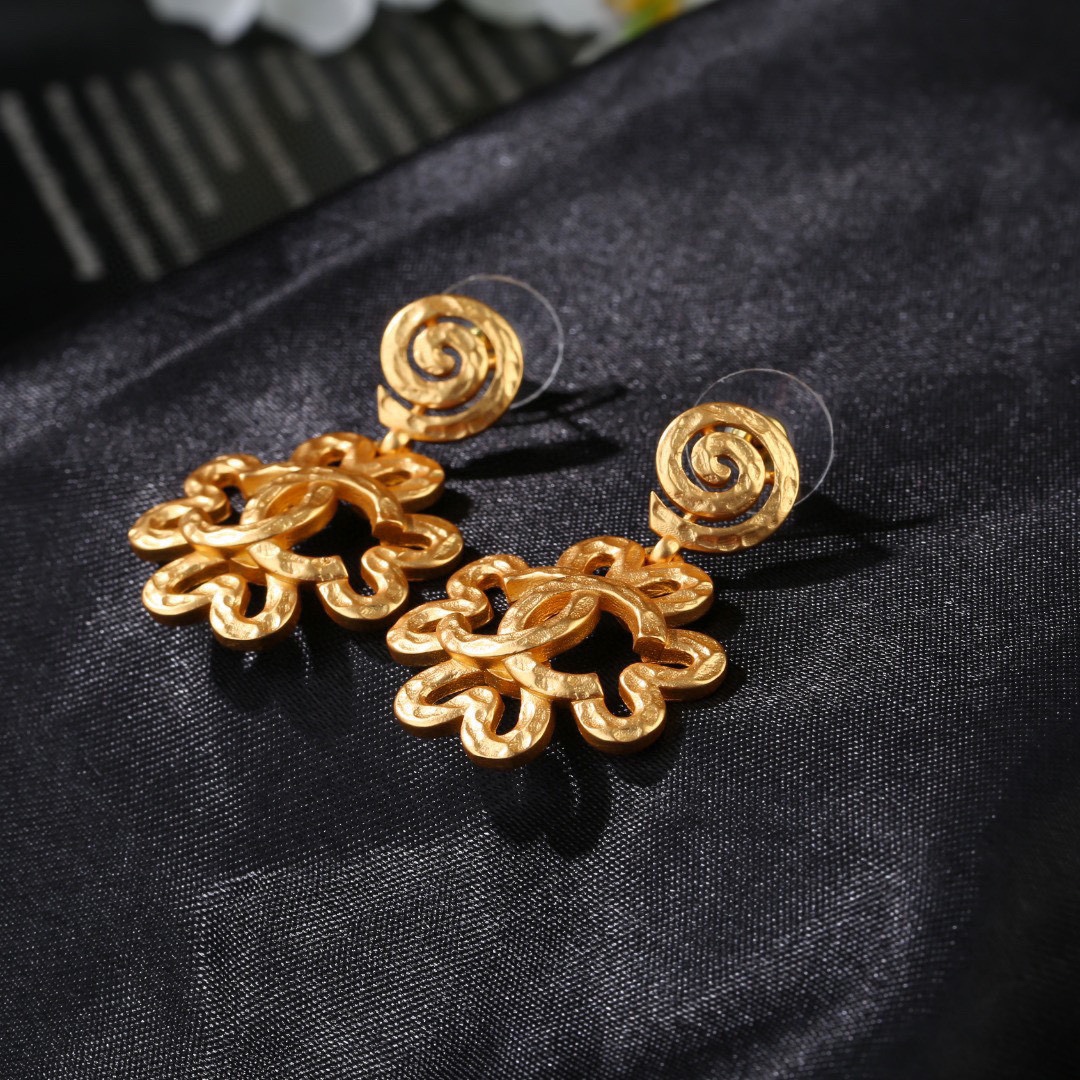 Chanel 复古金属中古耳环 简约风格超级大气 小香双c耳钉 代购级别 黄铜材质