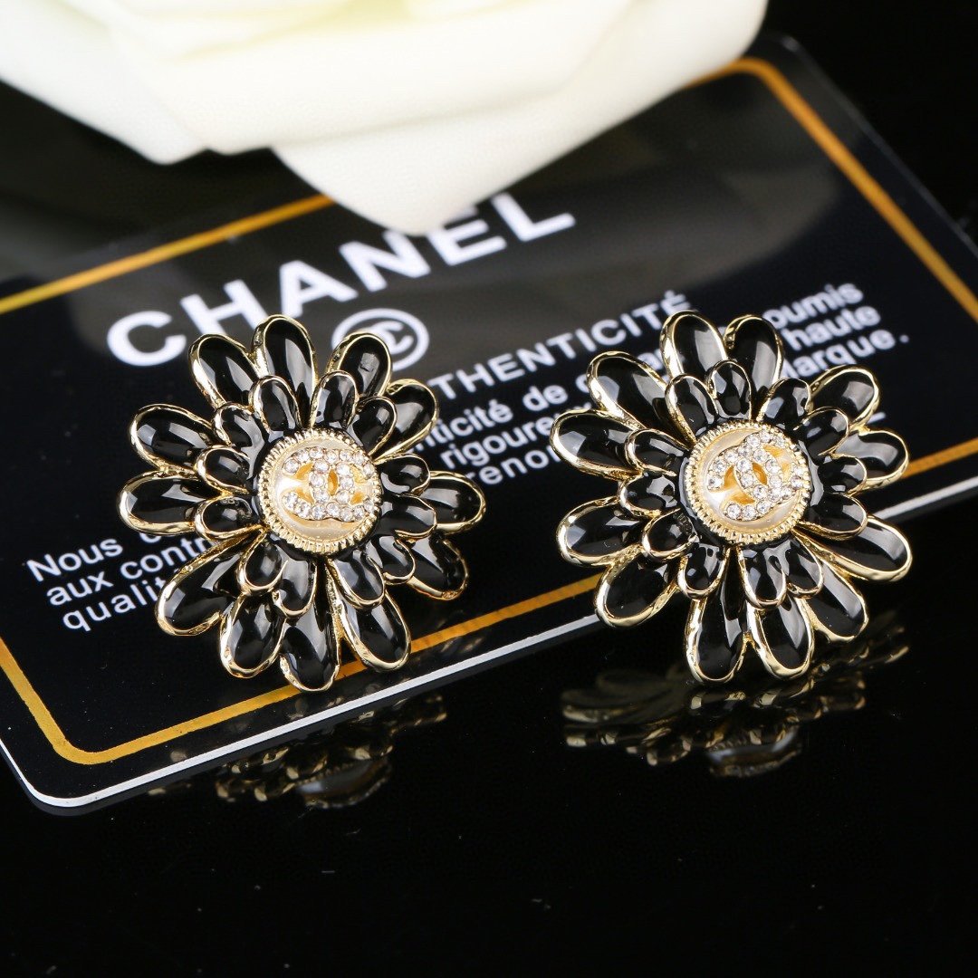 小香Chanel新款耳环专柜同步上新双C耳钉精工打造原版一致黄铜材质