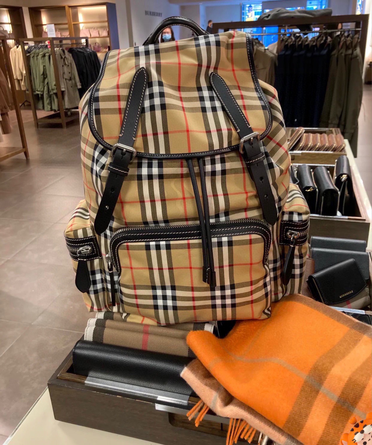 Mochila de cuadros grande
