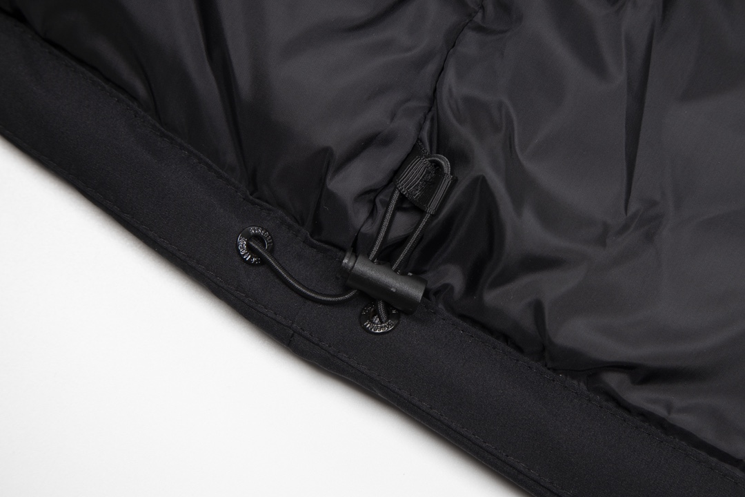 图片[8]-＃暖冬福利 MLB洋基队23冬季新品情侣款大口袋工装毛领羽绒服® ▪️尺码：XS-3XL ▪️颜色：藏青 军绿 黑色 填充物国标90白鸭绒，貉子毛真毛毛领，超级保暖。韩国一众明星拿来当团服的，必定是最好的!这款羽绒服运用了双层防绒内胆设计，防风性能超强，冬天穿会非常保暖!白鸭绒填充，蓬松度高，零下二十几度穿着也没问题~立领连帽设计走在户外把领子拉到最高，双手插进口袋非常暖和了~ 多功能机能风，多口袋工装系列经典款。防风袖口设计，领口带防绒拼接绒布，上身保护脖子不冰凉，穿上去超级暖和！国标90白鸭绒含绒量，平均280克 左右充绒量，蓬松度手感极佳，非常厚实。拉链原版定制拉logo链头，胸前经典刺绣小logo。商标➕吊牌➕水洗辅料 均按ZP一模一样。 尺码 XS-3XL 身高150-160 体重40-50 穿XS 身高155-165 体重45-55 穿S 身高160-170 体重50-60 穿M 身高165-175 体重60-70 穿L 身高170-175 体重70-80 穿XL 身高175-180 体重80-90穿2XL-选品中心