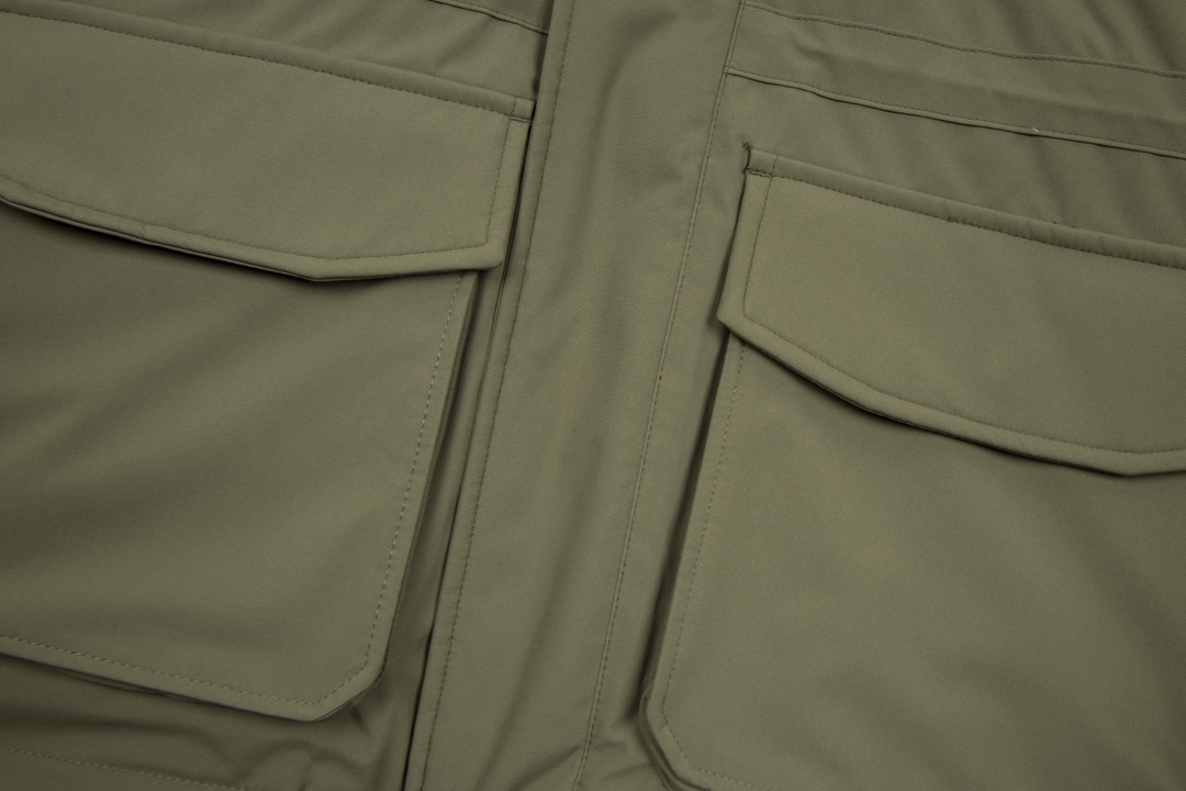 图片[4]-＃暖冬福利 MLB洋基队23冬季新品情侣款大口袋工装毛领羽绒服® ▪️尺码：XS-3XL ▪️颜色：藏青 军绿 黑色 填充物国标90白鸭绒，貉子毛真毛毛领，超级保暖。韩国一众明星拿来当团服的，必定是最好的!这款羽绒服运用了双层防绒内胆设计，防风性能超强，冬天穿会非常保暖!白鸭绒填充，蓬松度高，零下二十几度穿着也没问题~立领连帽设计走在户外把领子拉到最高，双手插进口袋非常暖和了~ 多功能机能风，多口袋工装系列经典款。防风袖口设计，领口带防绒拼接绒布，上身保护脖子不冰凉，穿上去超级暖和！国标90白鸭绒含绒量，平均280克 左右充绒量，蓬松度手感极佳，非常厚实。拉链原版定制拉logo链头，胸前经典刺绣小logo。商标➕吊牌➕水洗辅料 均按ZP一模一样。 尺码 XS-3XL 身高150-160 体重40-50 穿XS 身高155-165 体重45-55 穿S 身高160-170 体重50-60 穿M 身高165-175 体重60-70 穿L 身高170-175 体重70-80 穿XL 身高175-180 体重80-90穿2XL-选品中心