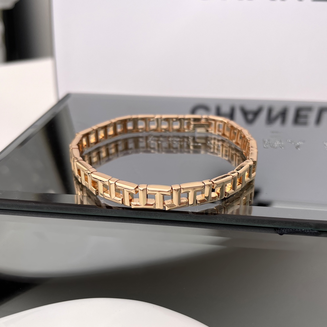 
美绝了！李佳琦同款T True系列手链（尺寸17.5cm）
T Two系列的手链 也太好看了叭，双链设