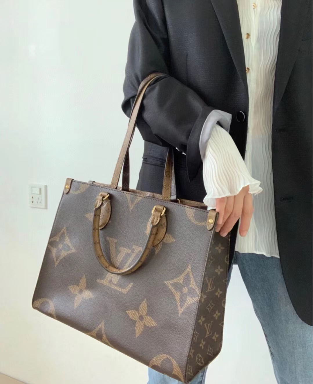 Louis Vuitton Onthego Monogram Reverse tote everyday