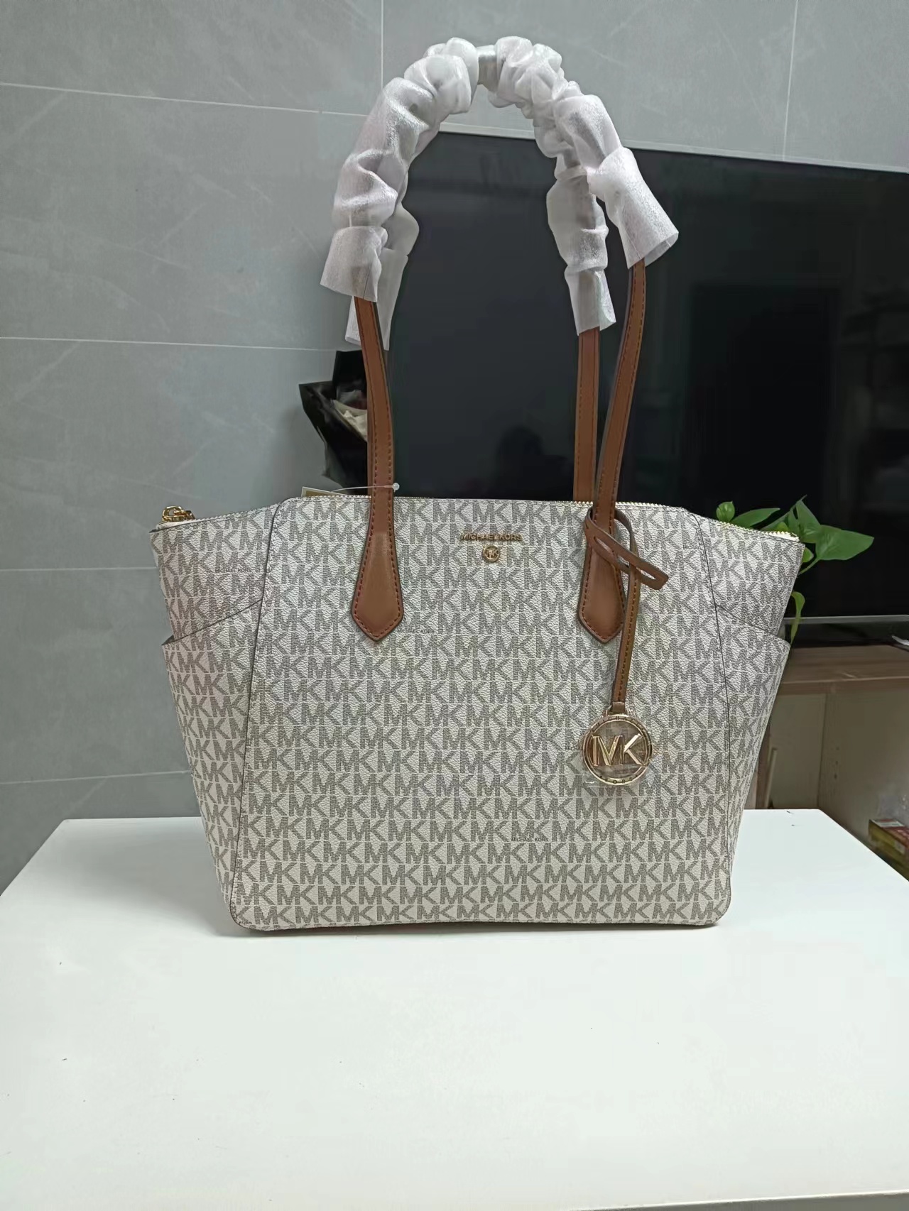 Michael Kors MK 新款耳朵购物袋