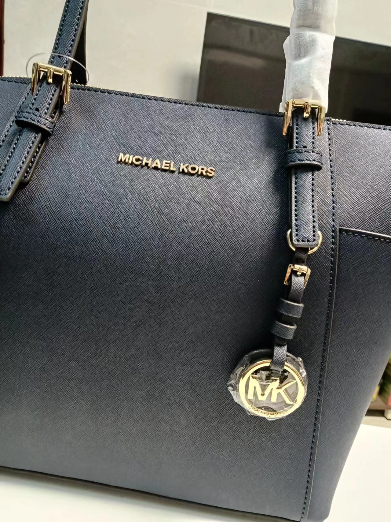Michael Kors MK、 耳朵购物袋、深兰有货，～