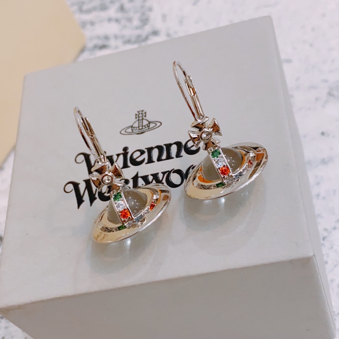 Vivienne Westwood vivienne westwood西太后薇薇安土星耳环项链 英国时装设计师 时装的朋克之母 潮流风格
