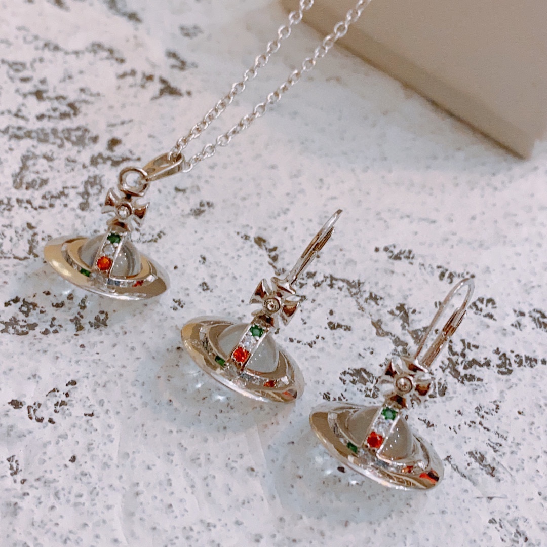 Vivienne Westwood vivienne westwood西太后薇薇安土星耳环项链 英国时装设计师 时装的朋克之母 潮流风格
